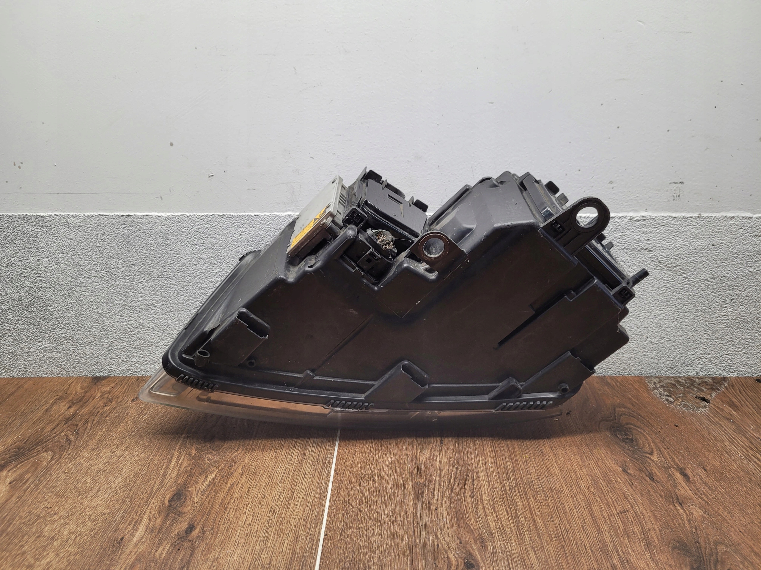 AUDI A8 D3 LIFT XENON PRAVÉ PREDNÉ SVETLO