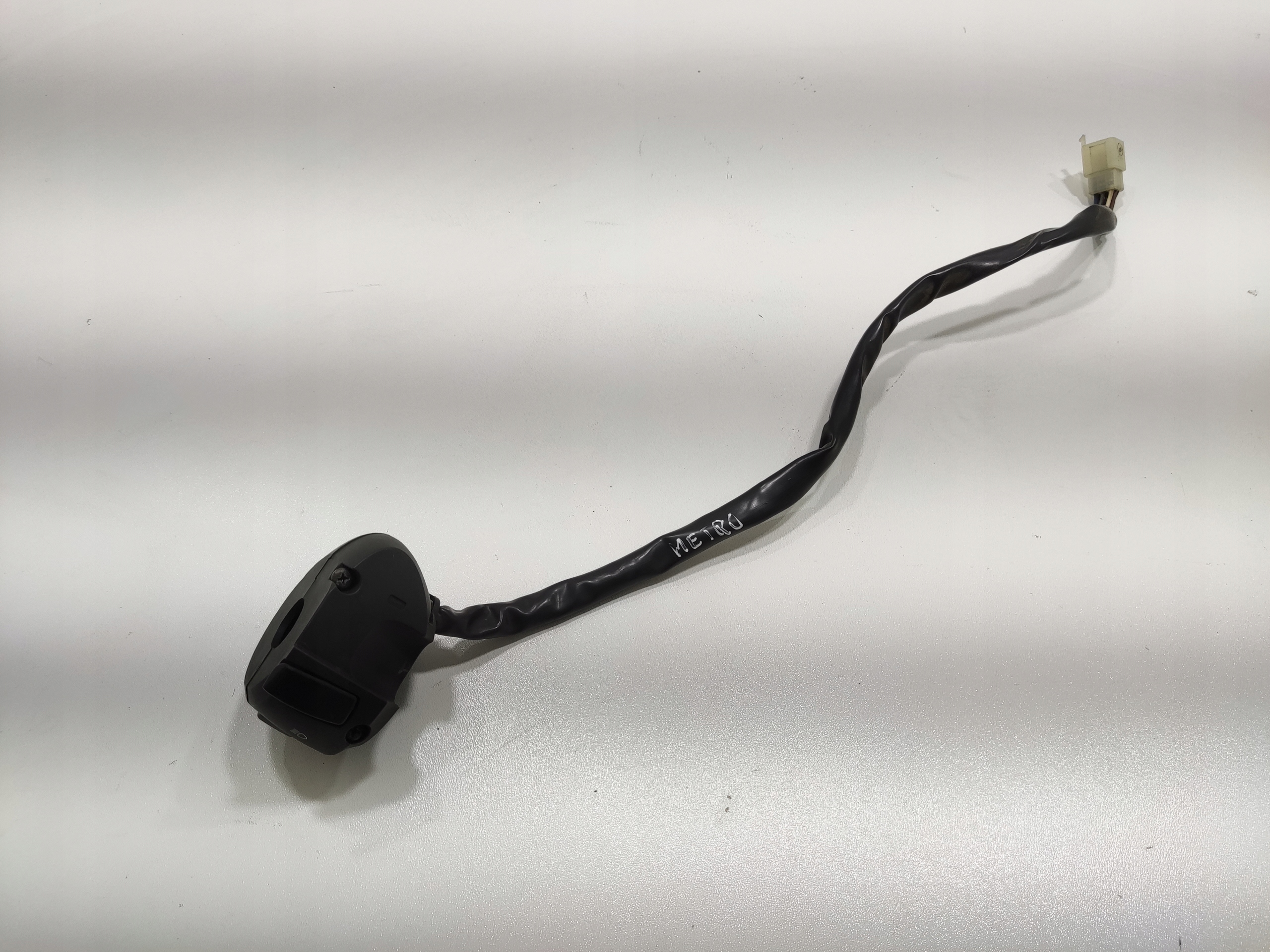 VYPÍNAČ LAVY KLAKSON PÁČKA LAVA PEUGEOT METROPOLIS RS 400 2013-2018