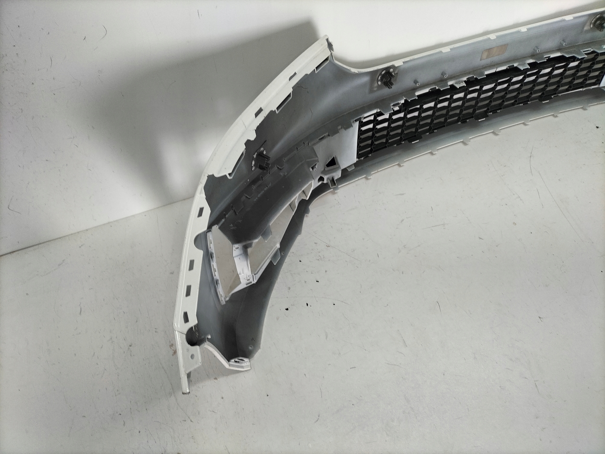 PREDNÝ NÁRAZNÍK SKODA FABIA 4 IV 21-