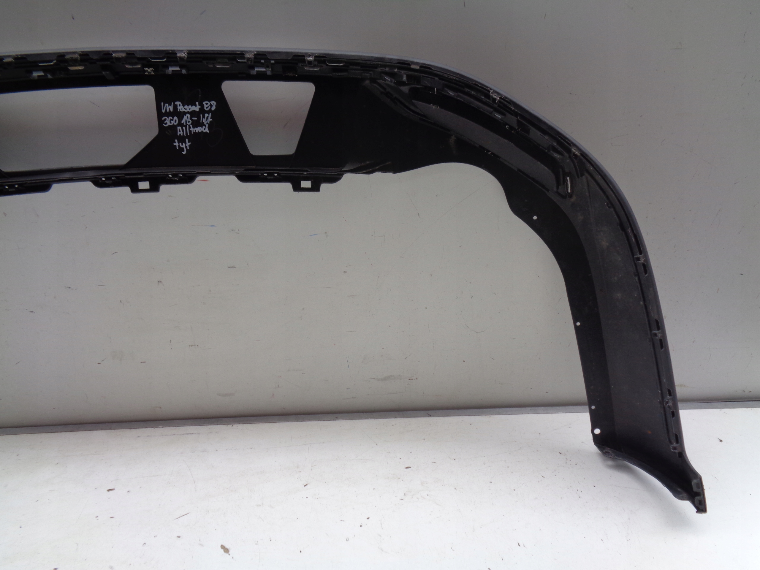 DRZIAK ZADNEHO NARAZNIKA VW PASSAT B8 LIFT ALLTRACK