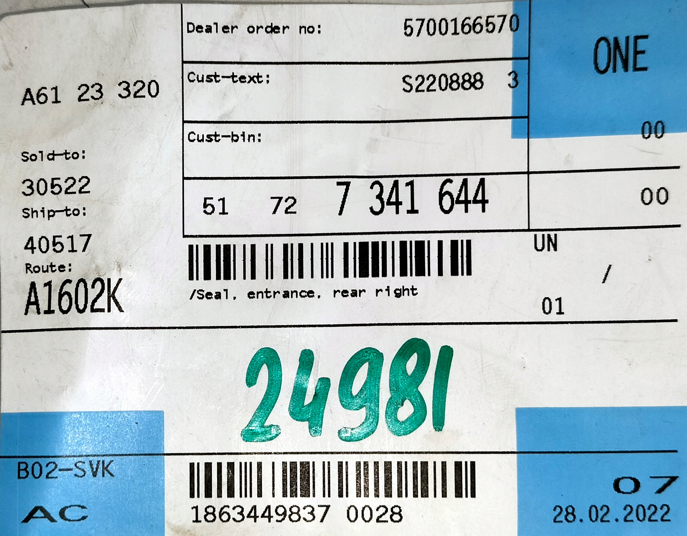 TESNIACA GUMA PRAVÝCH ZADNYCH DVERÍ BMW 7 G11 15- SPODNA