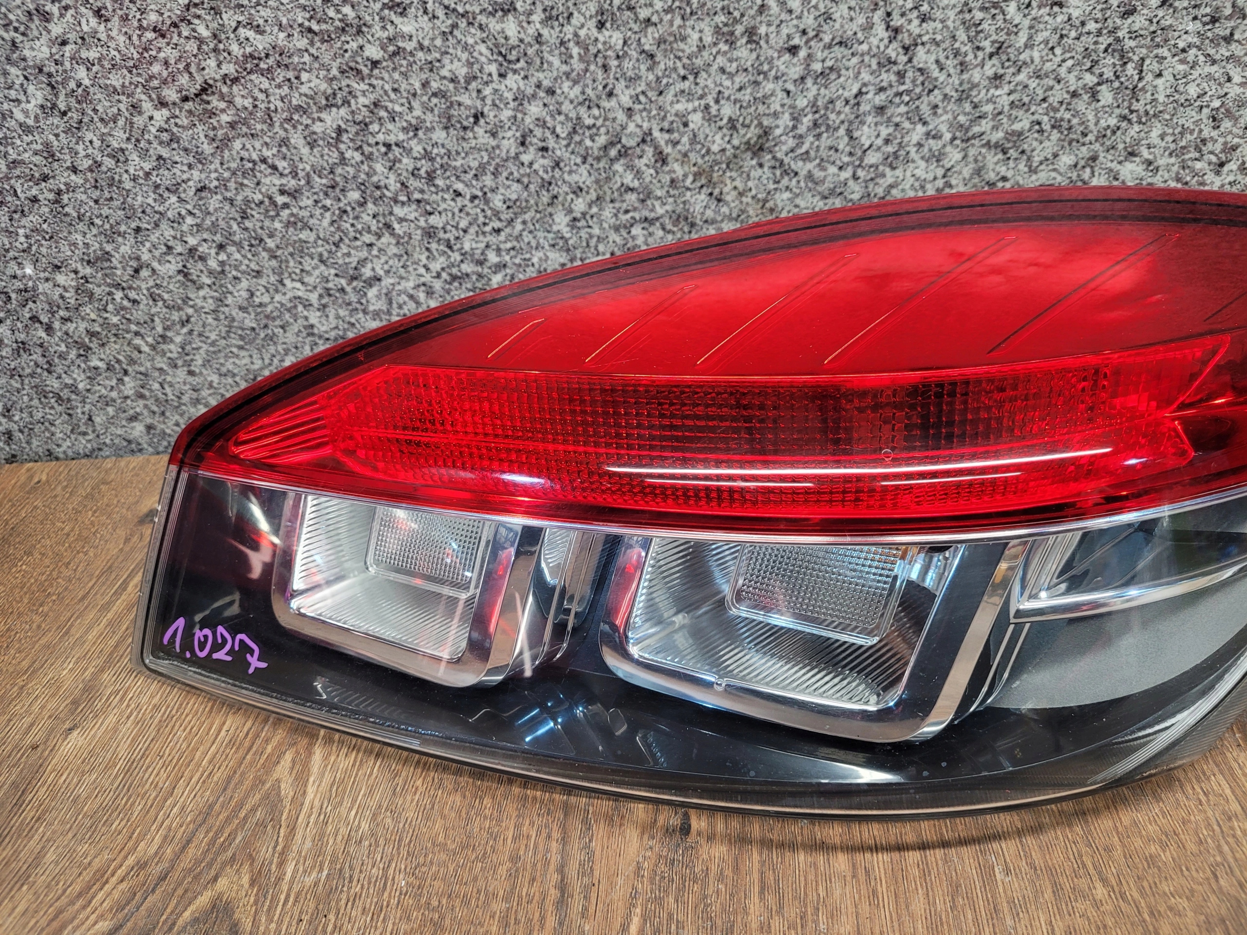 RENAULT MEGANE 3 III COUPE PRAVE ZADNE SVETLO 265500008R