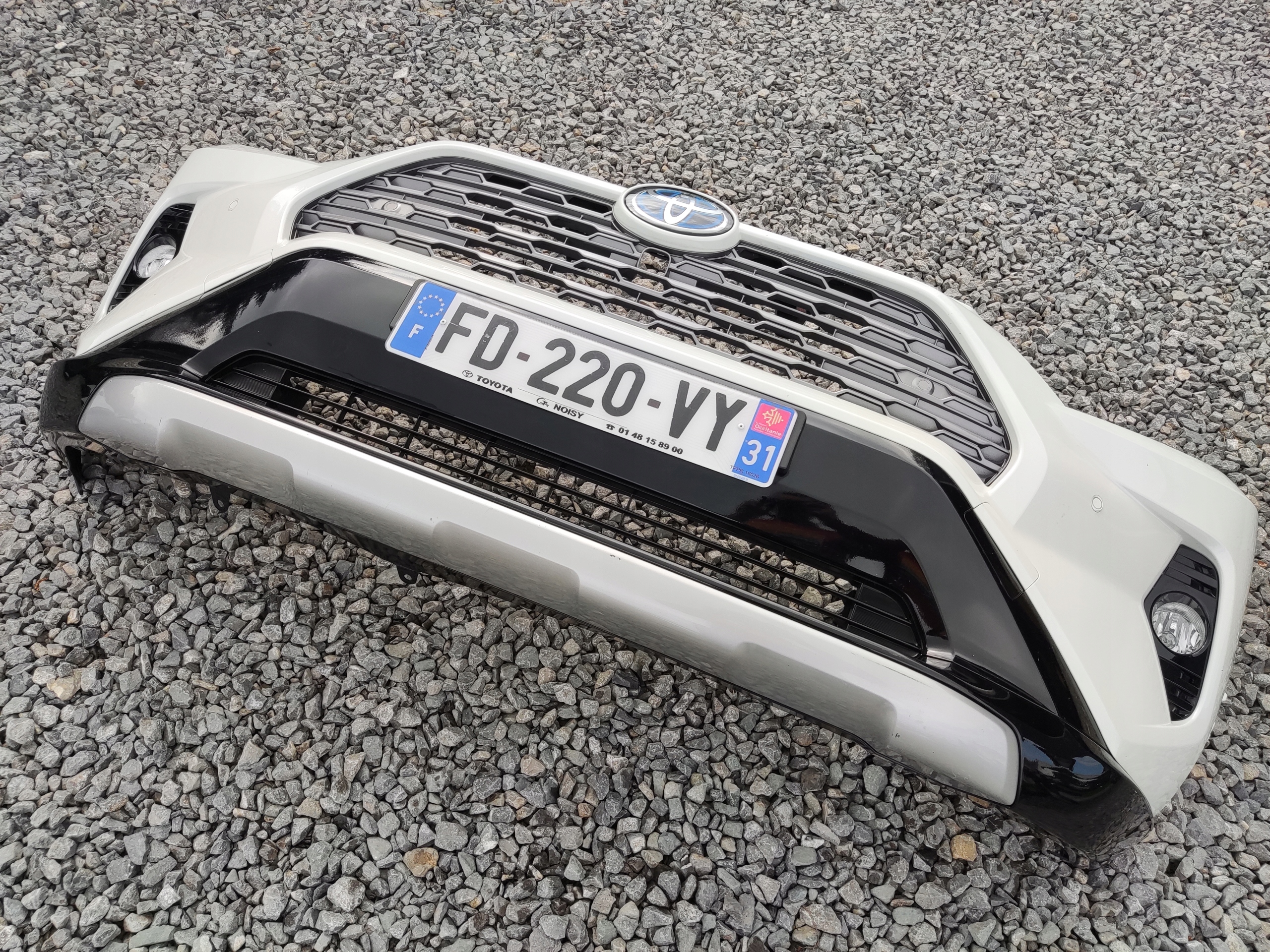 PREDNÝ NÁRAZNÍK KOMPLETNY PDC SENZORY TOYOTA RAV4 V 2019-24 HYBRID