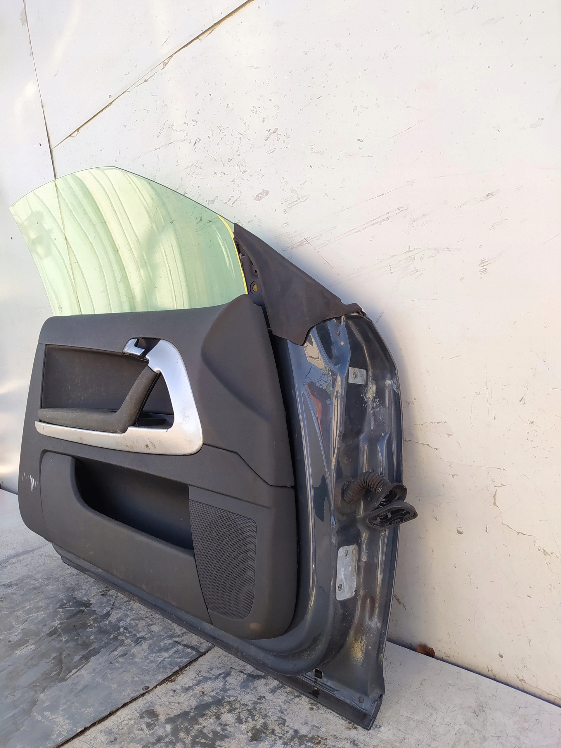 AUDI A3 8P CABRIO LAVE PREDNE DVERE