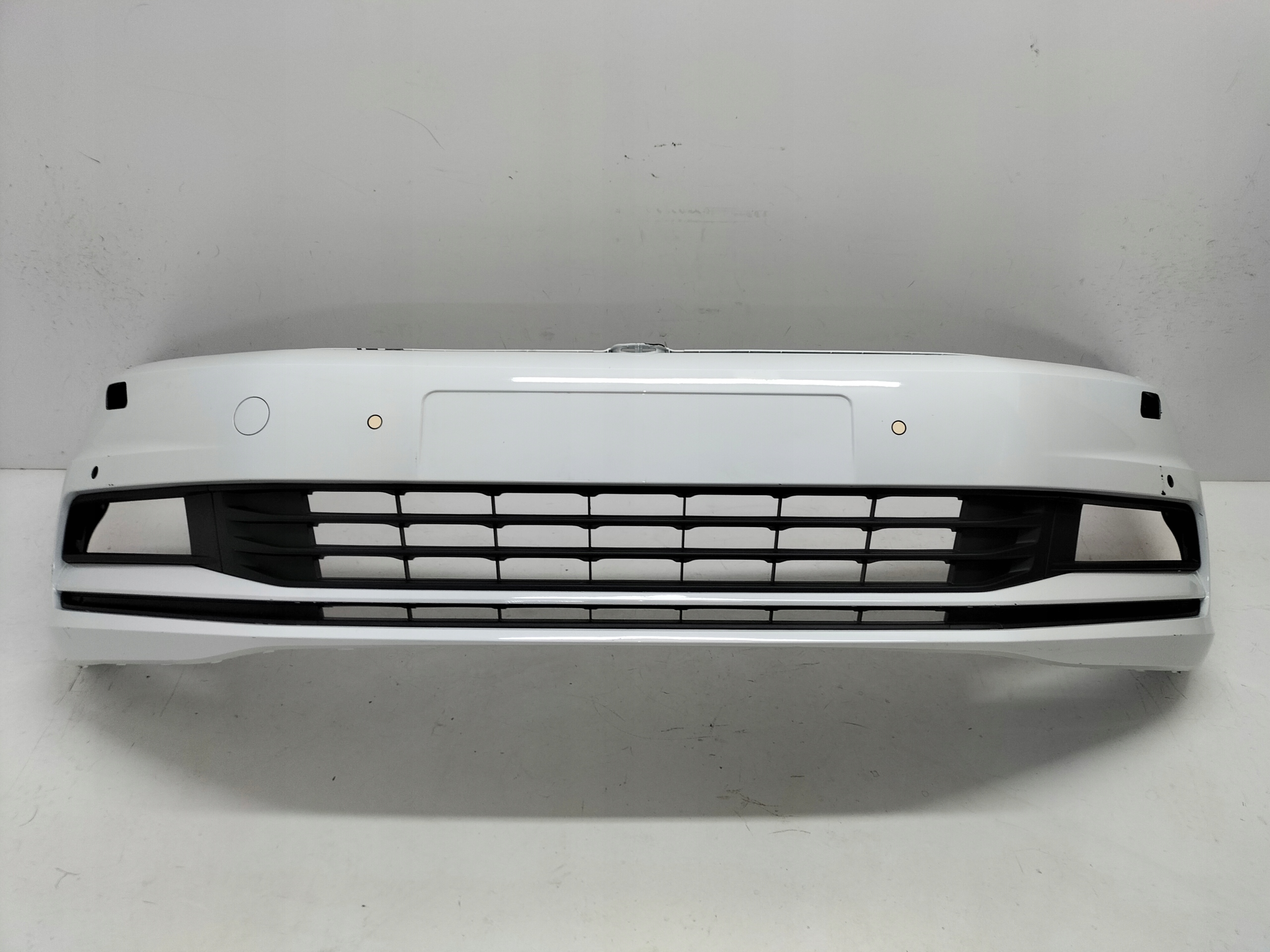 PREDNÝ NÁRAZNÍK VW TOURAN III 15-