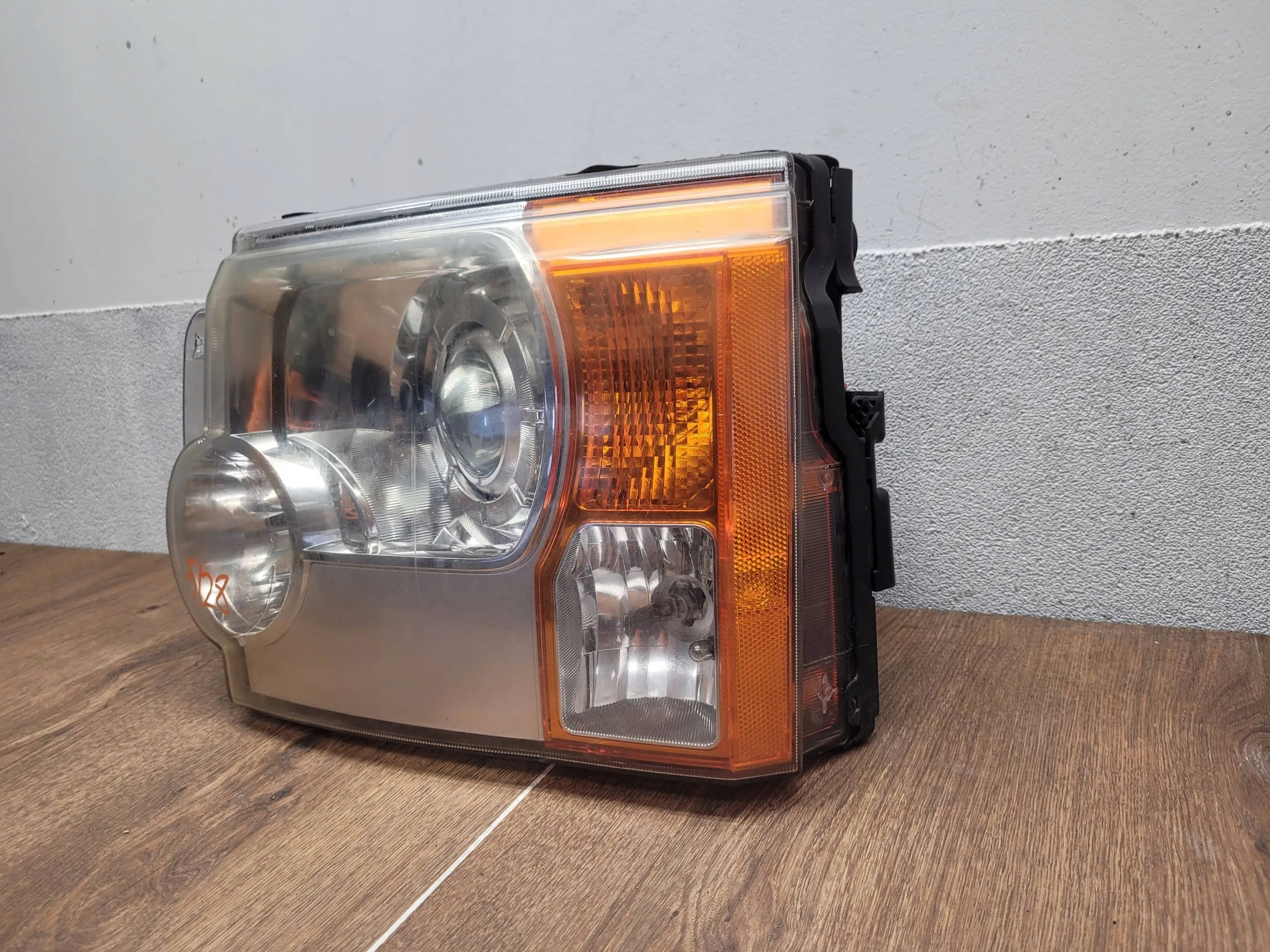 Land Rover Discovery 3 LR3 XENON ĽAVÉ PREDNÉ SVETLO