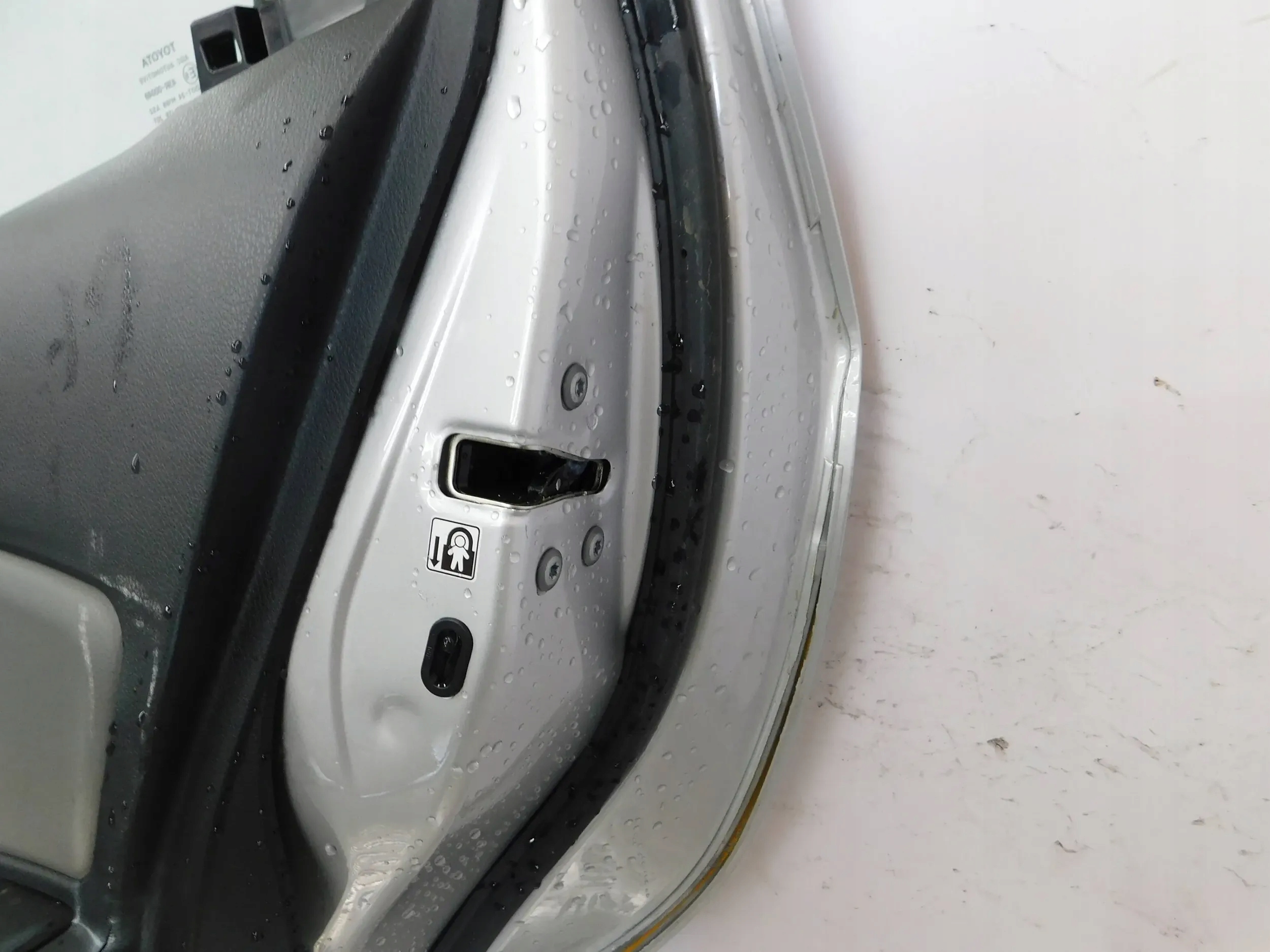 PRAVE ZADNE DVERE TOYOTA YARIS III LIFT 17-