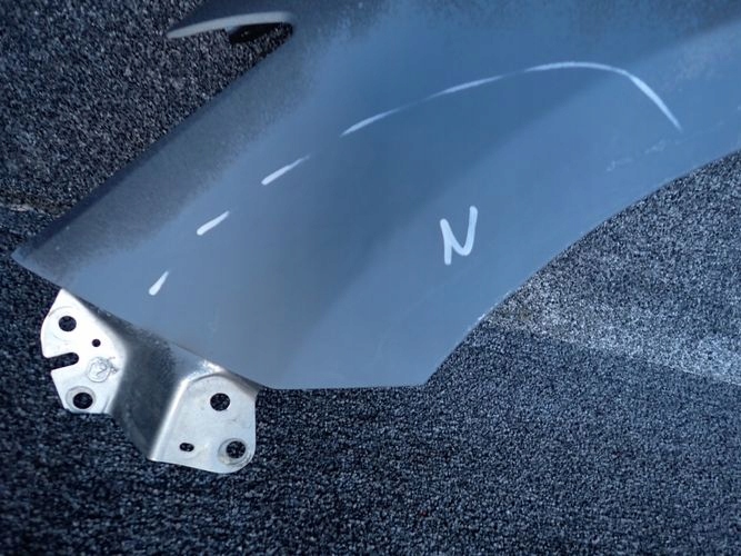 MAZDA 3 13- ĽAVÝ PREDNÝ BLATNÍK