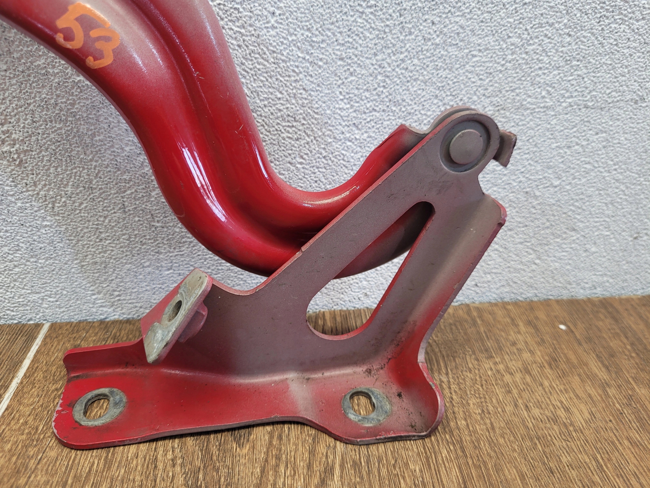VW BEETLE 011-018 LAVY PANT PREDNEJ KAPOTY 5C5823301A