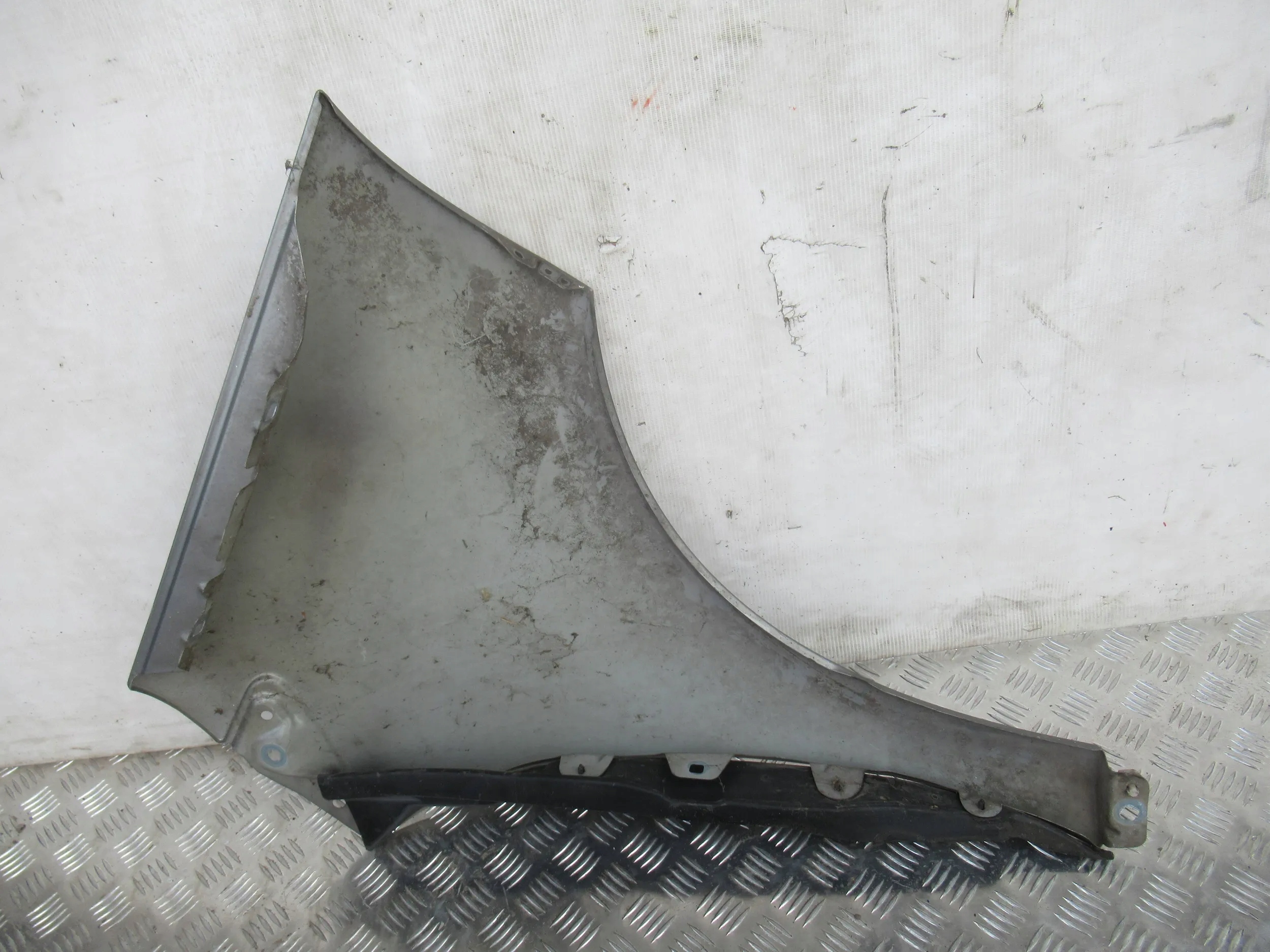 BLATNIK PREDNÝ LAVY MERCEDES A KLASA W169