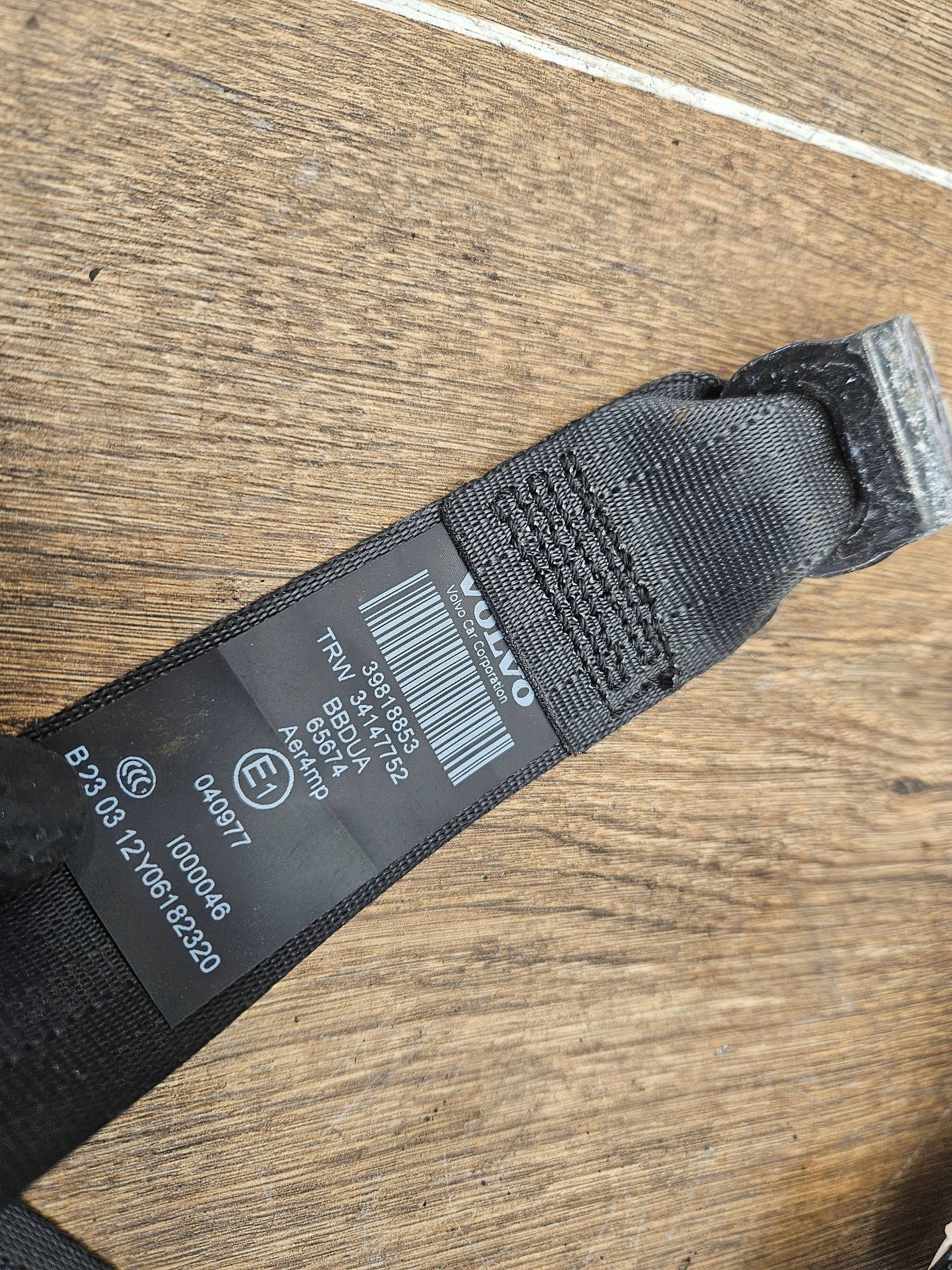 Volvo XC60 34147752 LAVY ZADNY BEZPECNOSTNY PÁS SEDAČKY ZADnego