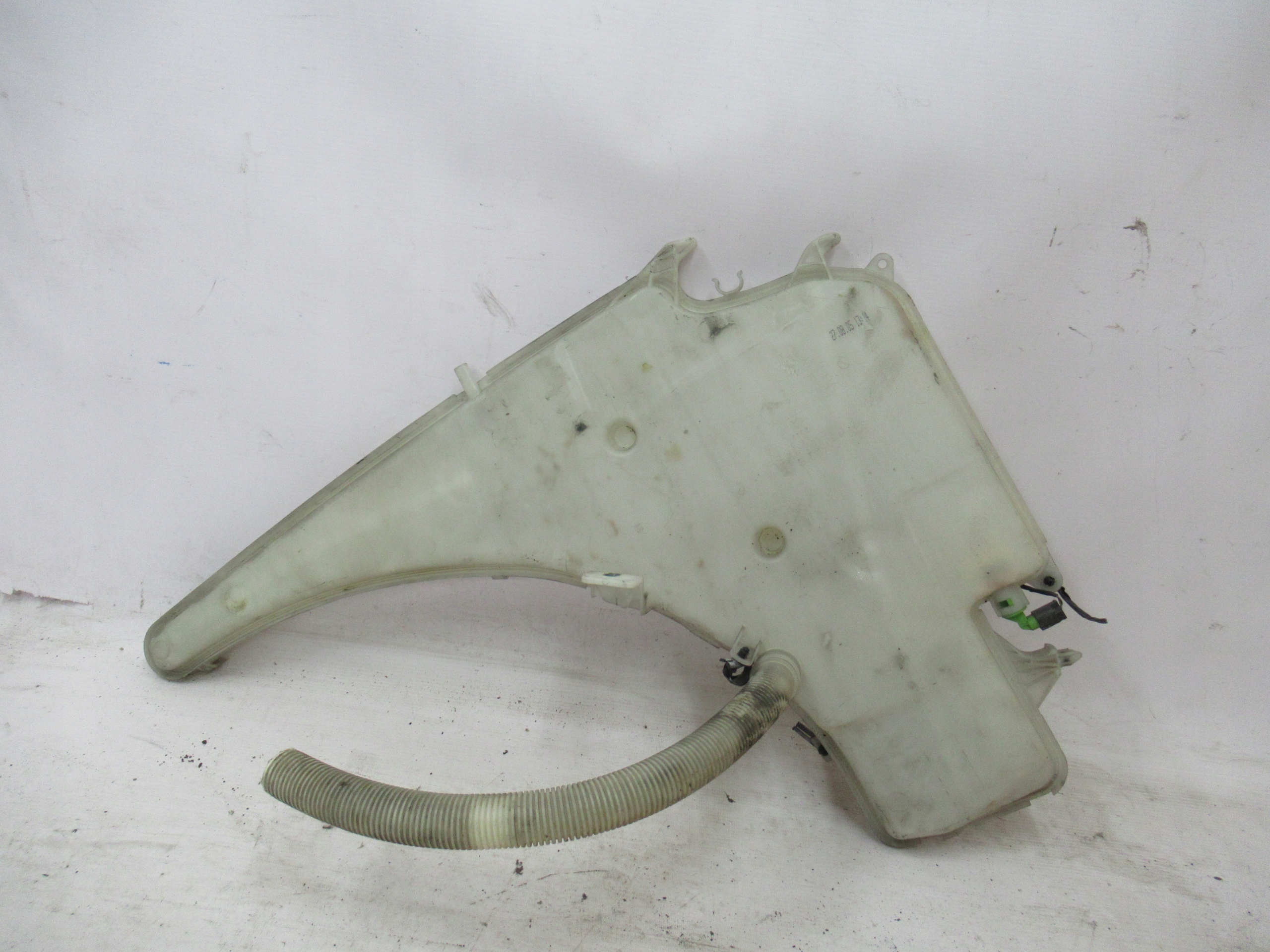 NÁDOBKA OSTREKOVAČOV BMW 3 E90 SEDAN