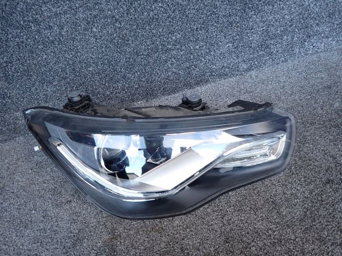 AUDI A1 XENON LED 10- PRAVE PREDNE SVETLO
