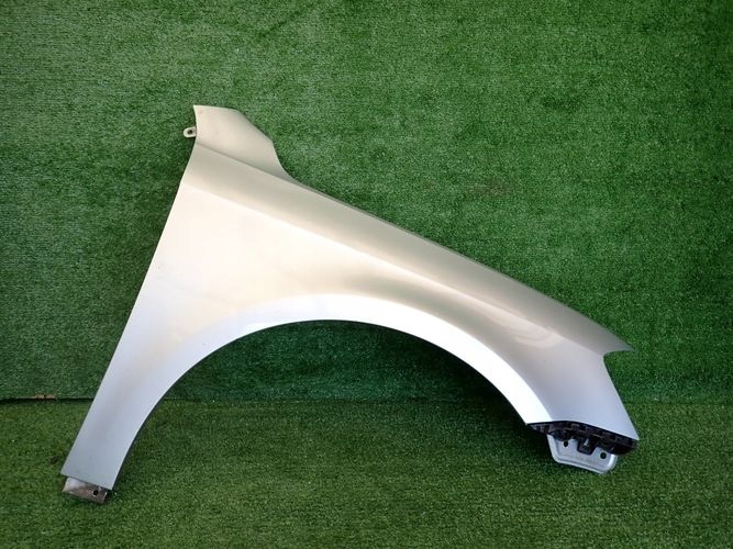 VW PASSAT B7 PRAVY PREDNY BLATNIK