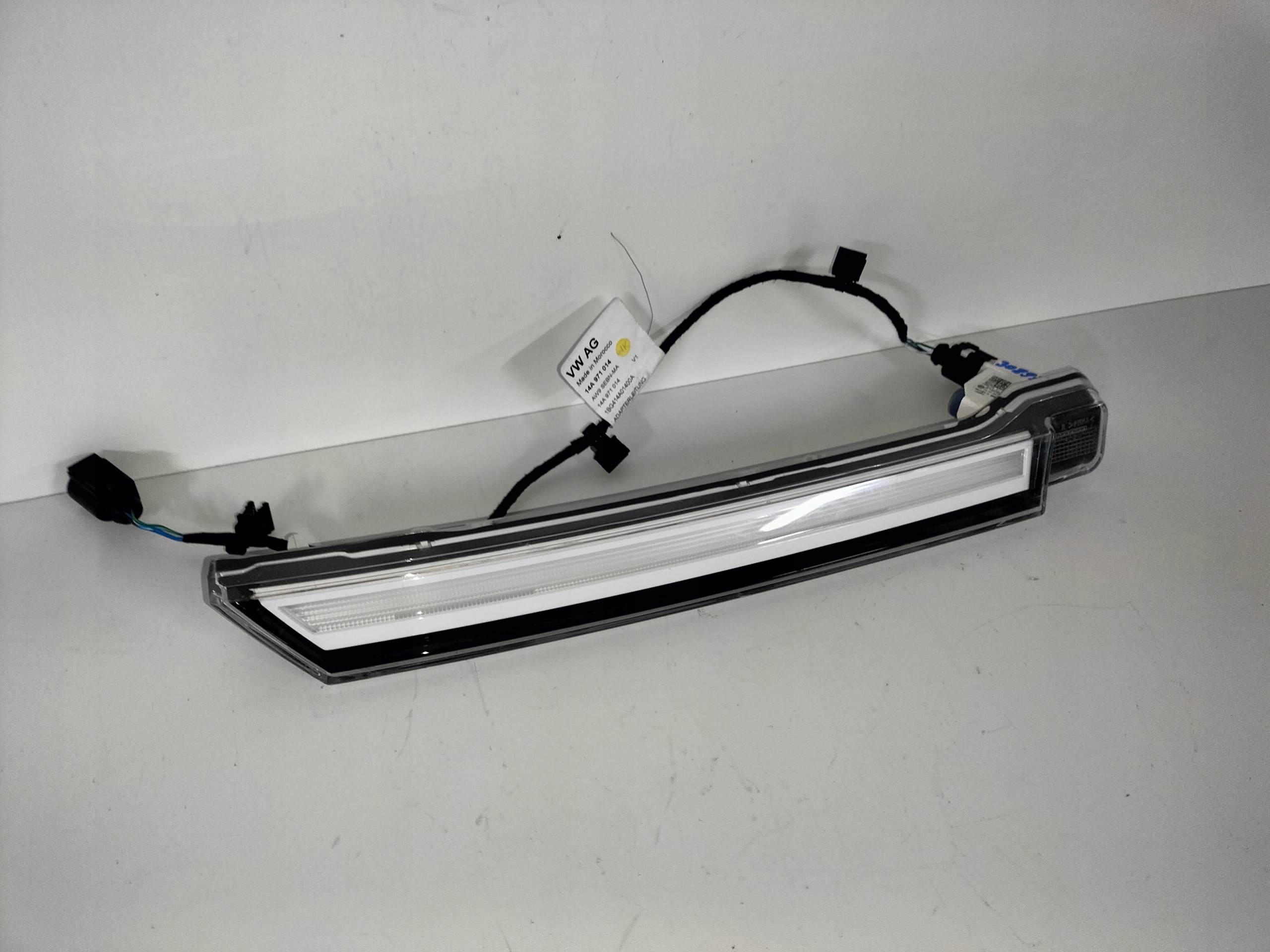 PRAVÉ PREDNÉ LED SVETLO V MASKE VW ID7 23-