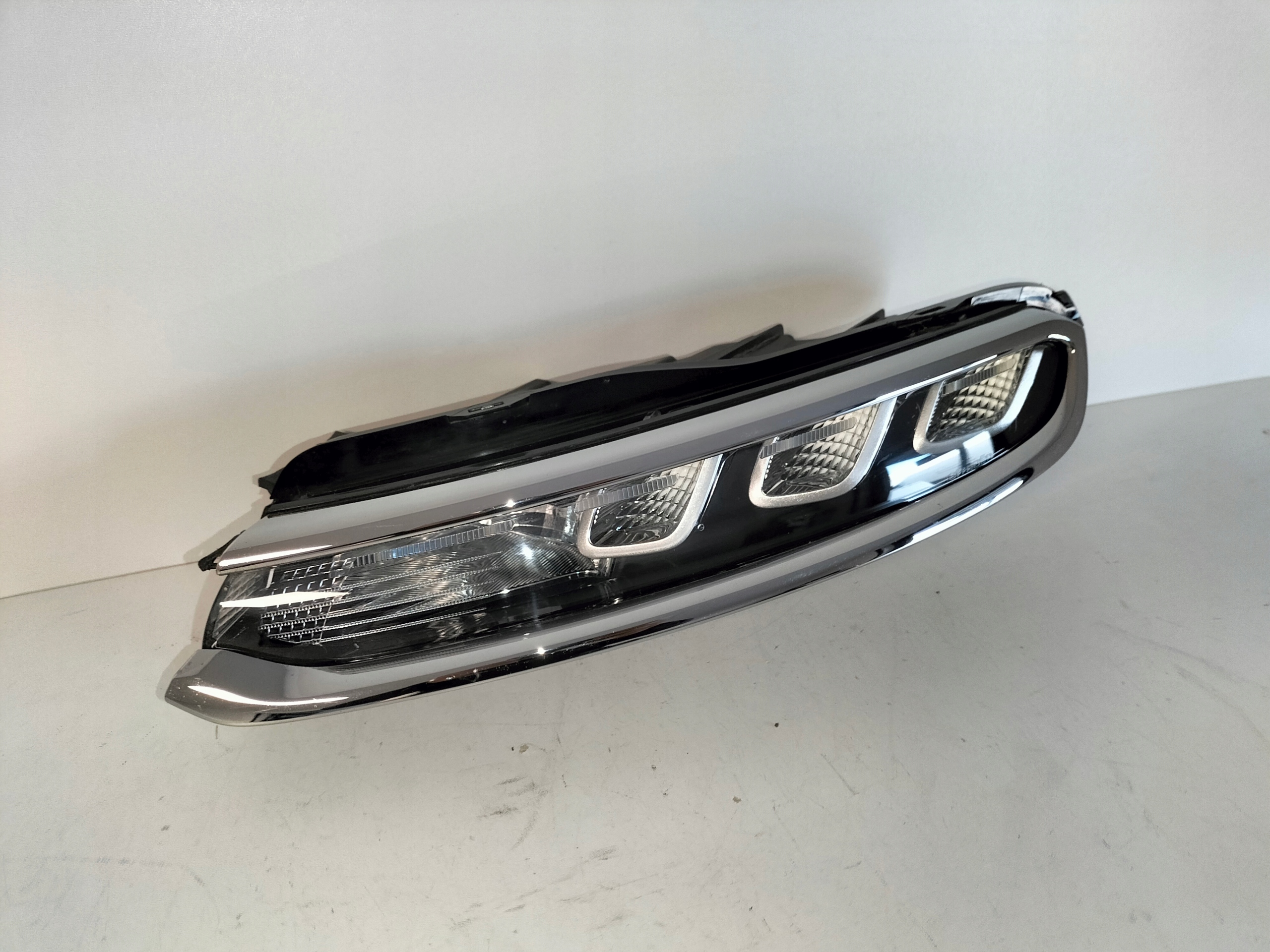 PREDNÉ SVETLO HMLOVKA DRL LAVA CITROEN C3 III 16-20