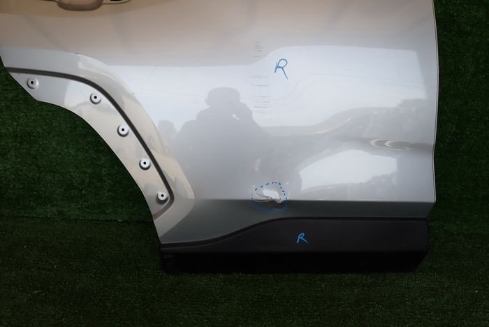 TOYOTA RAV4 19- PRAVE ZADNE DVERE