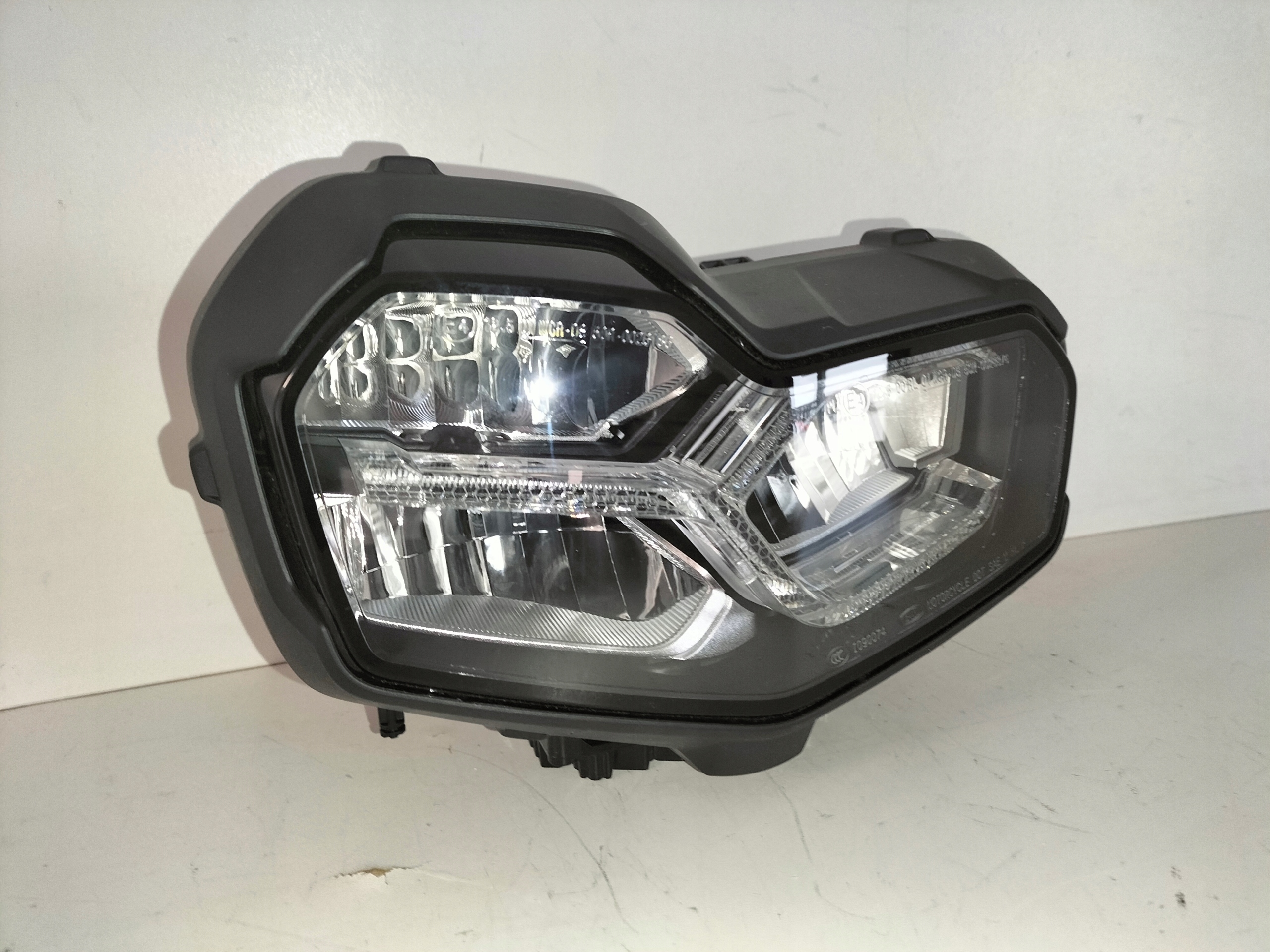 PREDNÉ SVETLO MOTOR BMW K80 F750 K81 F850 K82 F850 16- FULL LED
