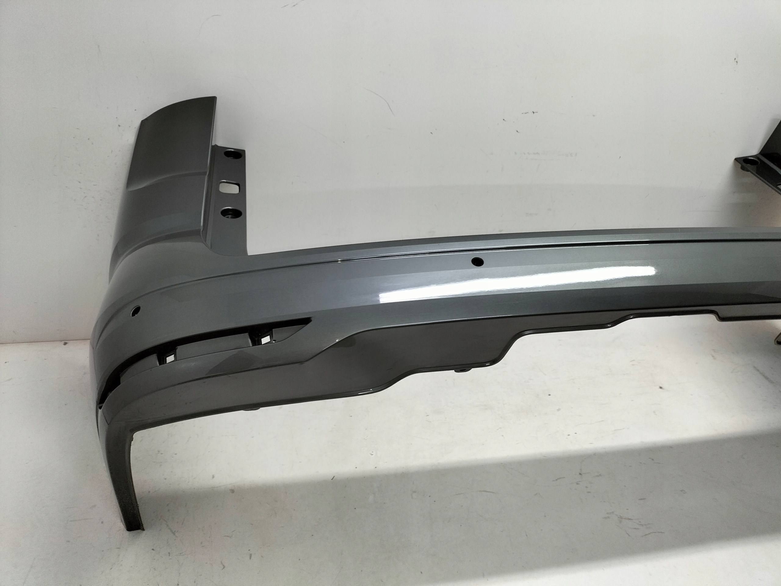ZADNÝ NÁRAZNÍK VW T7 MULTIVAN 21-