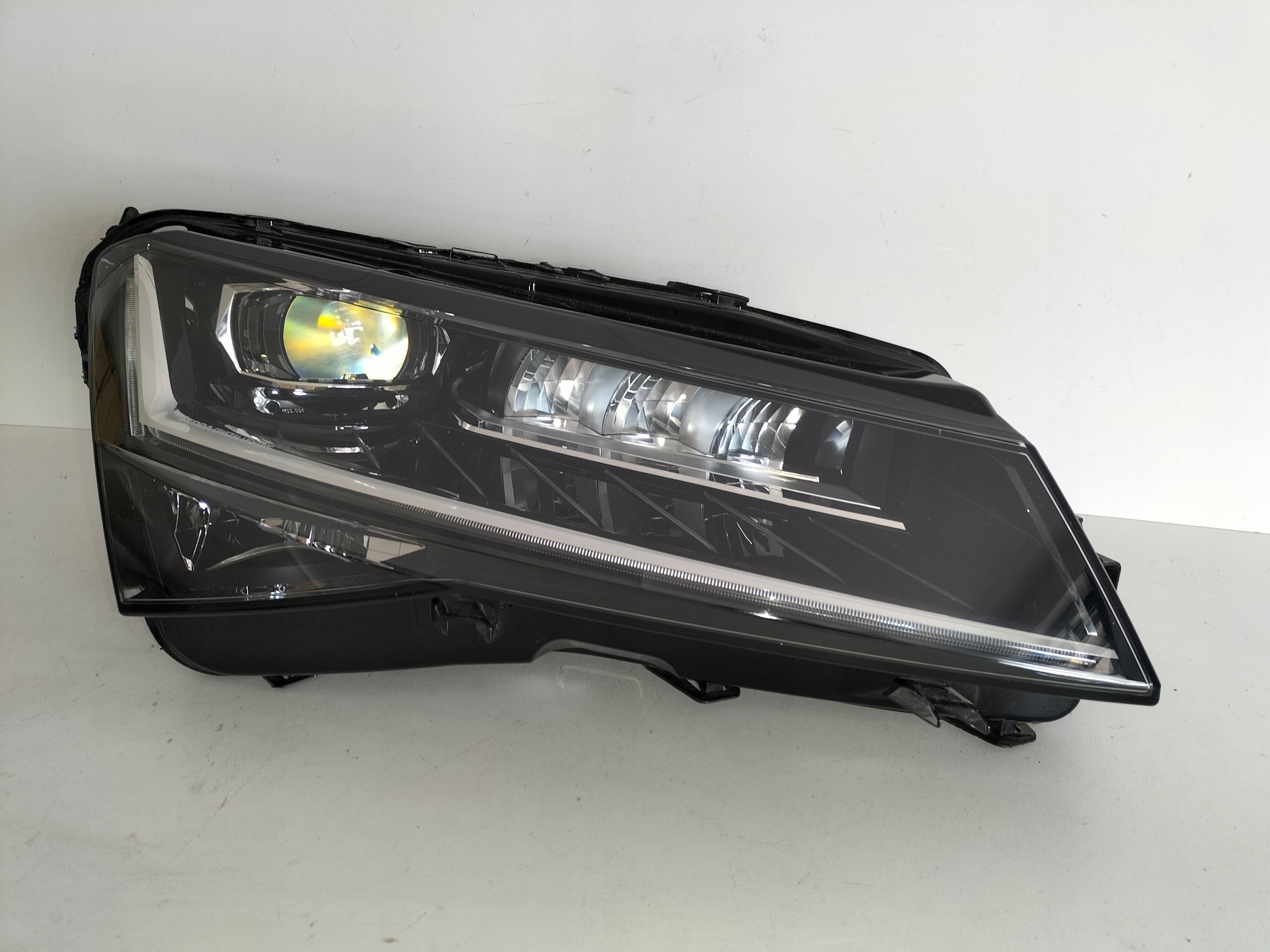 PRAVE PREDNE SVETLO SKODA SUPERB III LIFT 19- CRYSTAL LIGHTING