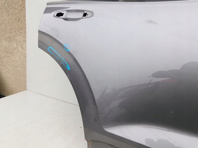 VW TOUAREG 18- PRAVE ZADNE DVERE