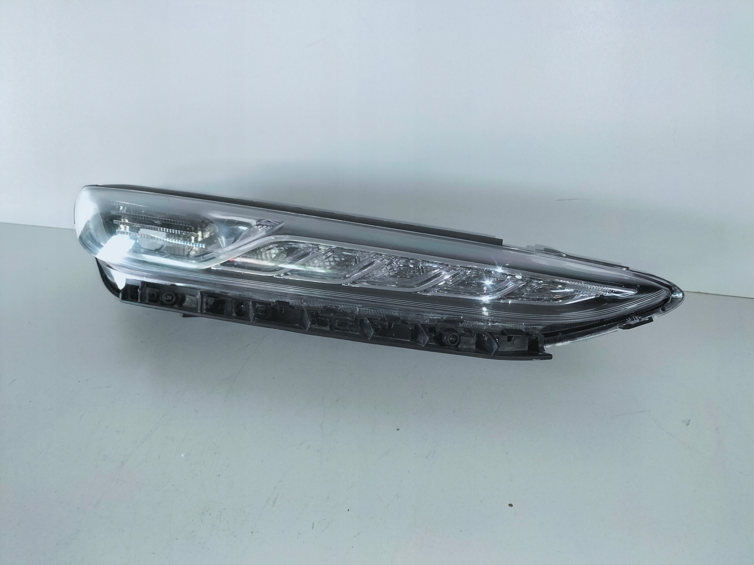 PREDNÉ SVETLO LED PRAVA HYUNDAI KONA 17-