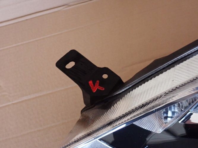 FORD FIESTA MK8 VIII 17- LAVE PREDNE SVETLO OBYČAJNÉ H1BB-13W030-AD