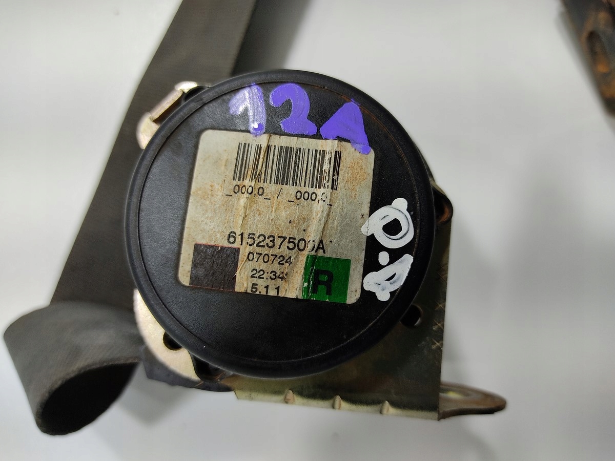 PRAVY PREDNY BEZPECNOSTNY PÁS DEFENDER 615237500A 2007-14