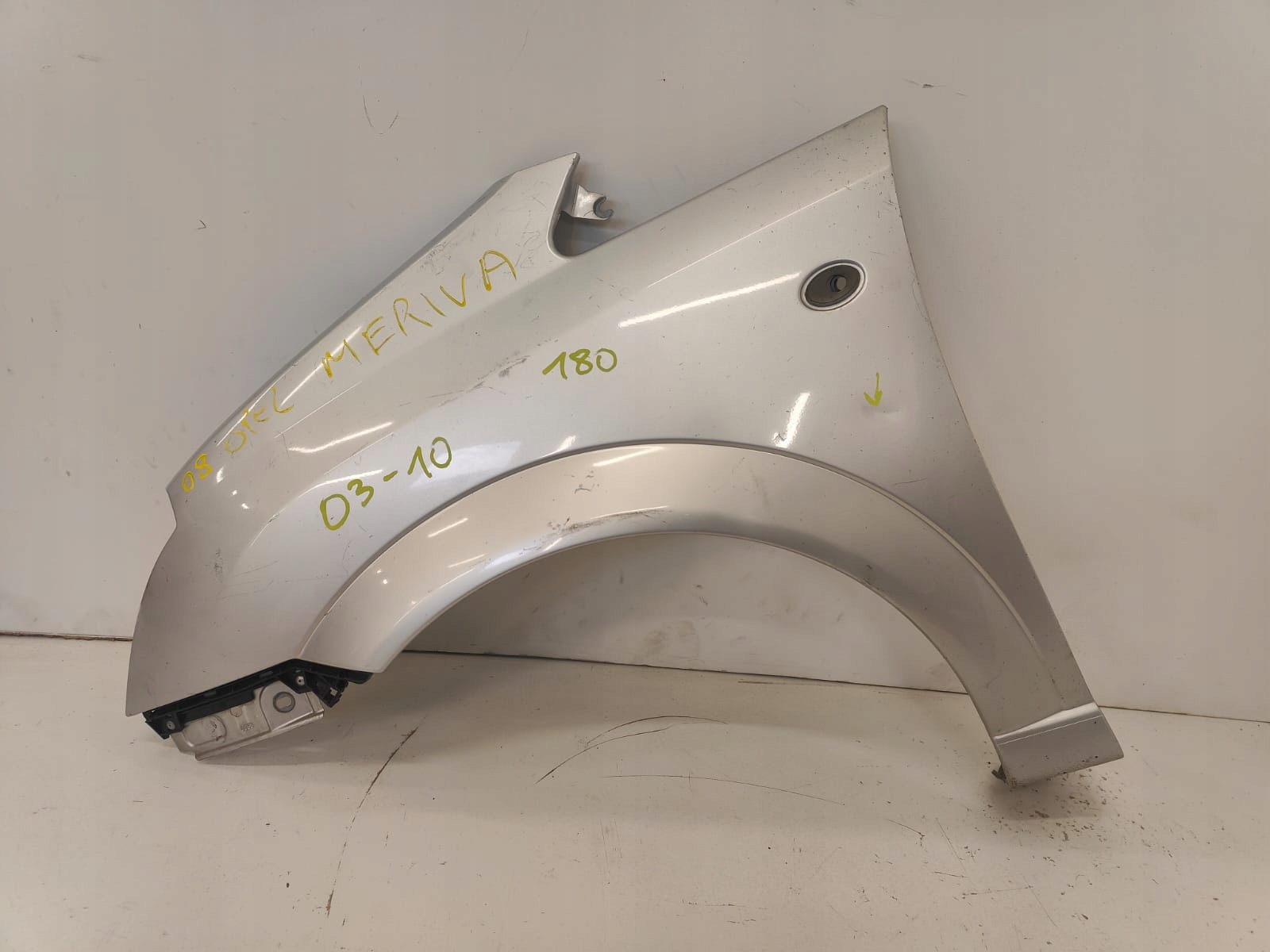 Opel Meriva a 03-10 ĽAVÝ PREDNÝ BLATNÍK