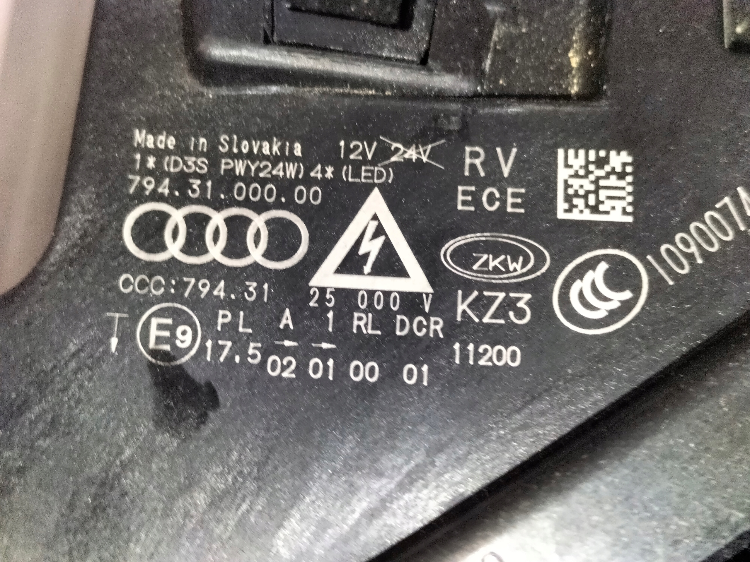 LAVE PREDNE SVETLO AUDI A1 8X LIFT 14-18 XENON