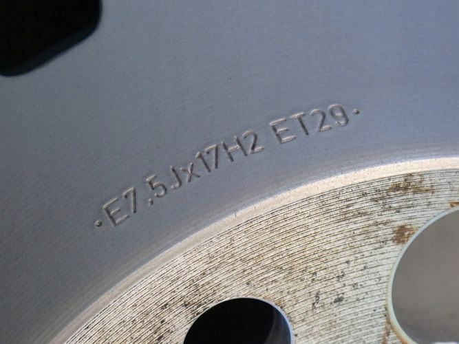 AUDI A4 B9 7,5Jx17 ET29 5×112 HLINIKOVY DISK ELEKTRON