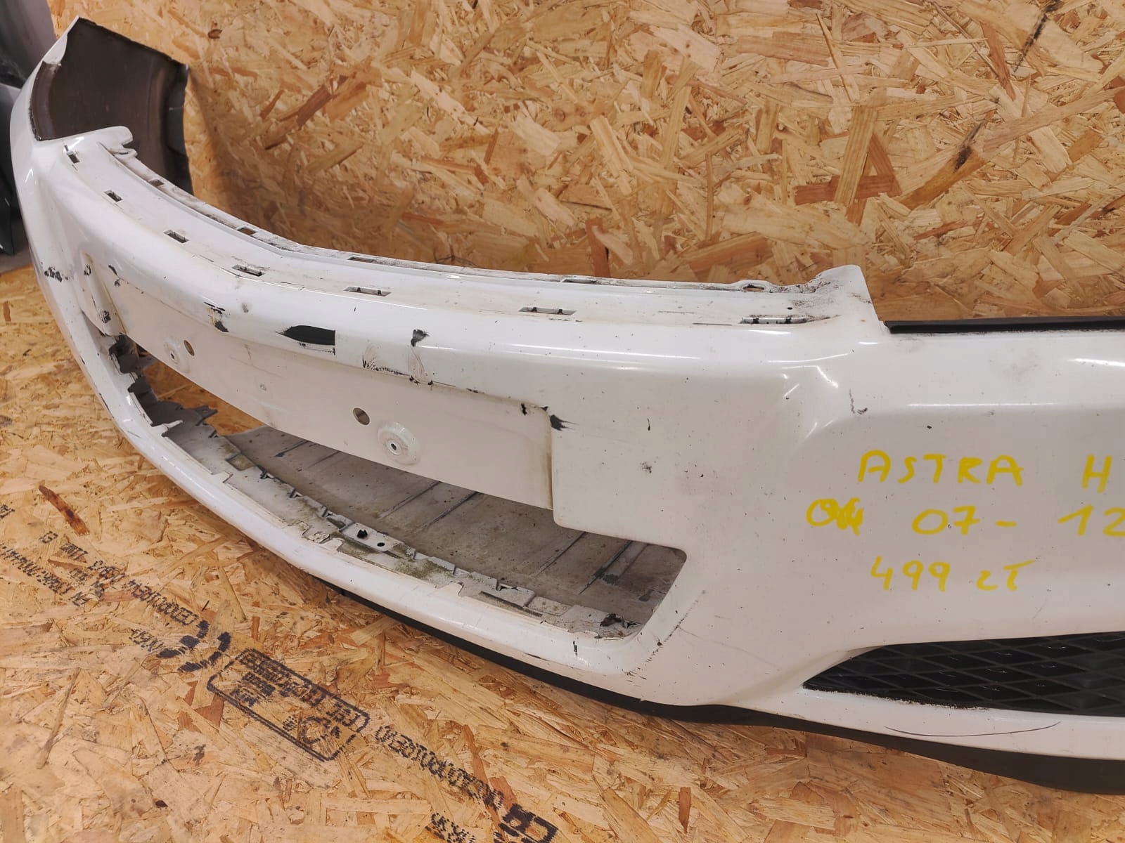 Opel Astra 07-12 lift PREDNÝ NÁRAZNÍK