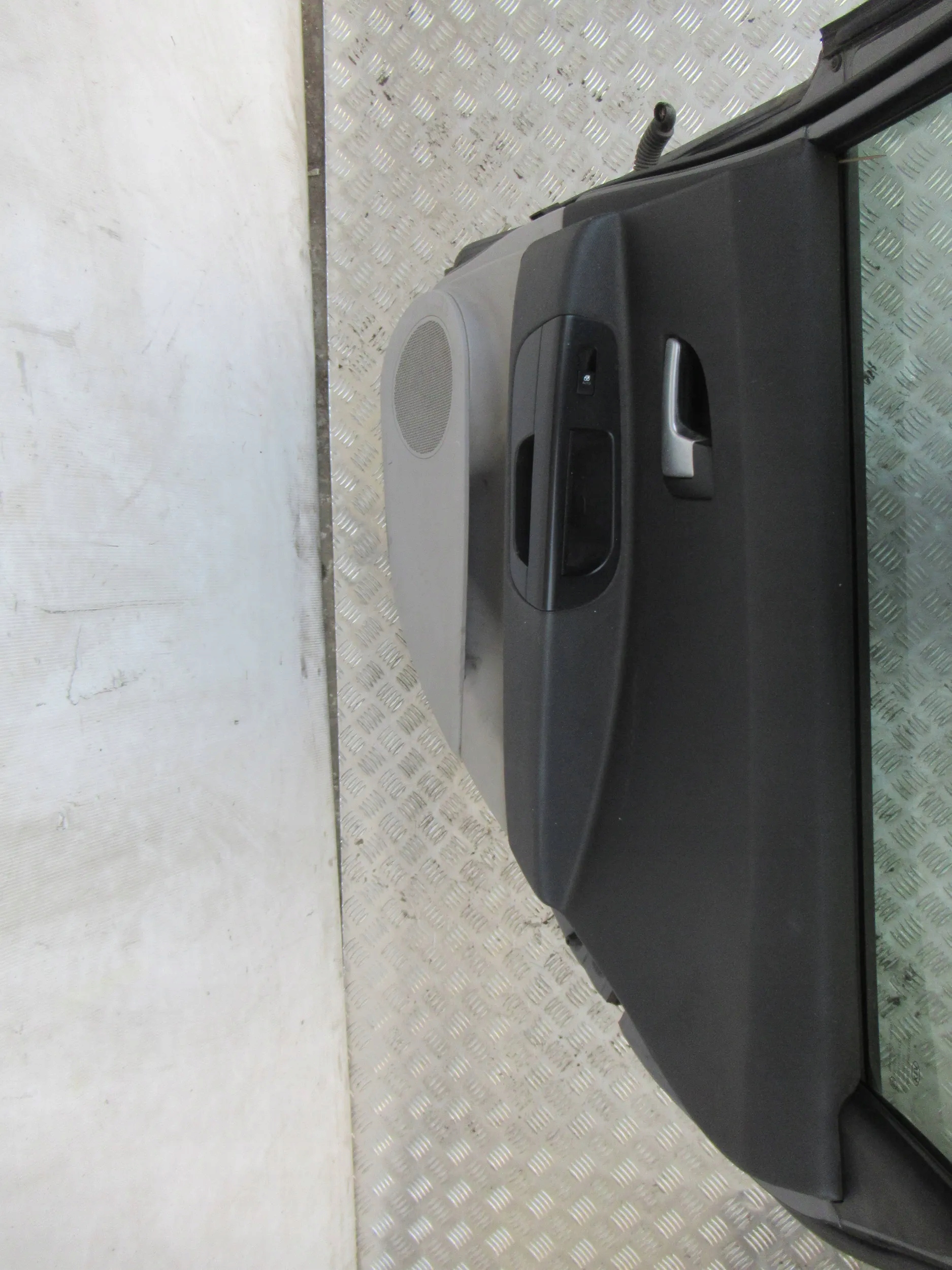 PRAVE ZADNE DVERE KIA CEED I KOMBI 06-