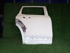 MERCEDES W247 247 GLB PRAVE ZADNE DVERE MERCEDES W247 247 GLB PRAVE ZADNE DVERE