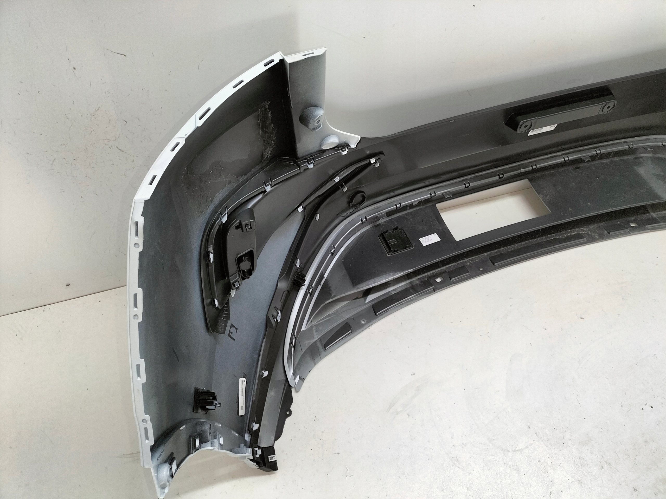 ZADNÝ NÁRAZNÍK VW ID5 ID.5 22-