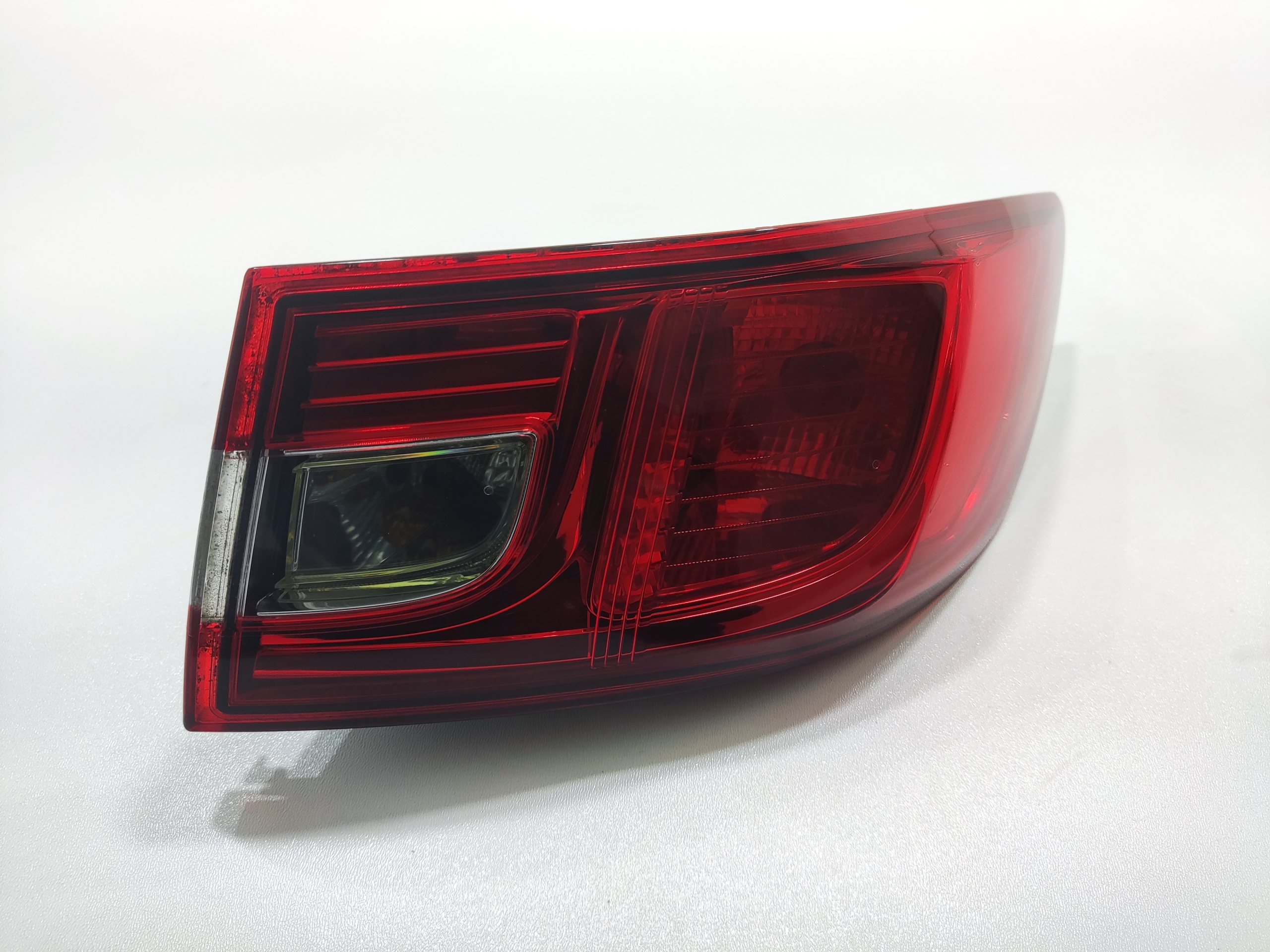 PRAVE ZADNE SVETLO BLATNIKA RENAULT CLIO IV HATCHBACK 265502631R 13-16 EUROPA