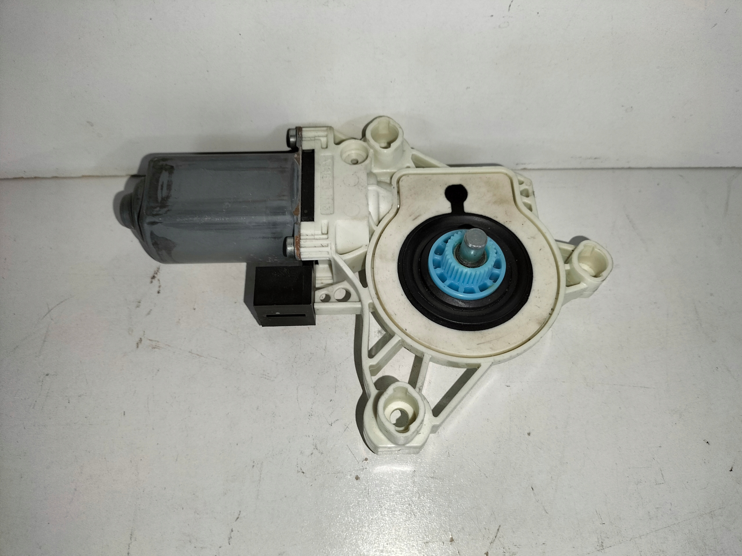 PRAVY PREDNY MOTORCEK STAHOVANIA OKNA AUDI A4 B8 07-