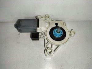 PRAVY PREDNY MOTORCEK STAHOVANIA OKNA AUDI A4 B8 07- PRAVY PREDNY MOTORCEK STAHOVANIA OKNA AUDI A4 B8 07-