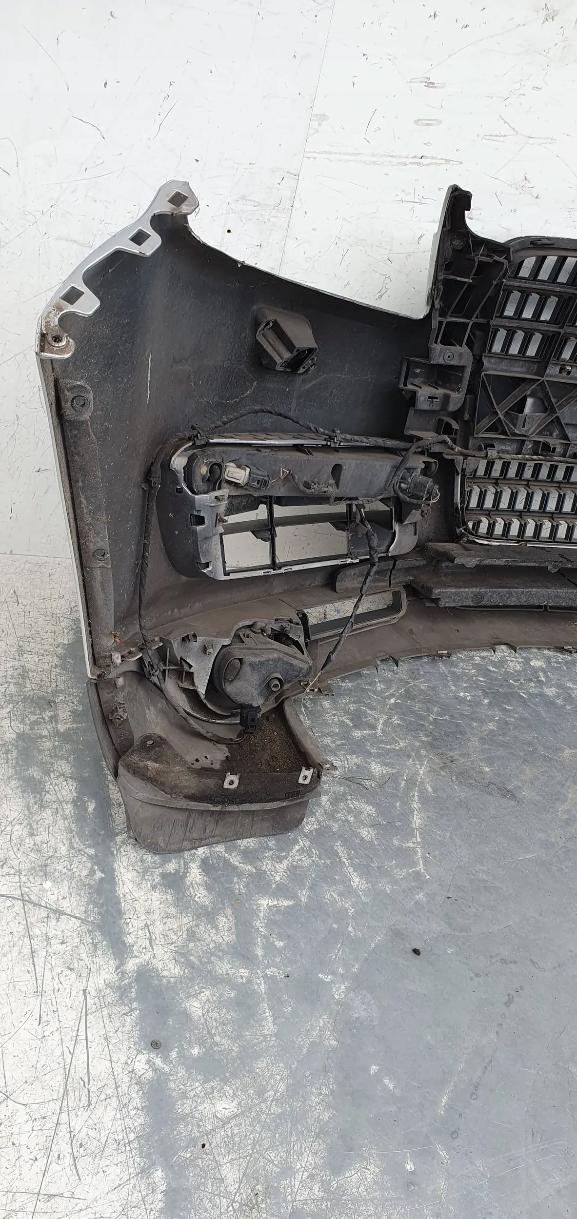 Audi Q7 4L PREDNÝ NÁRAZNÍK