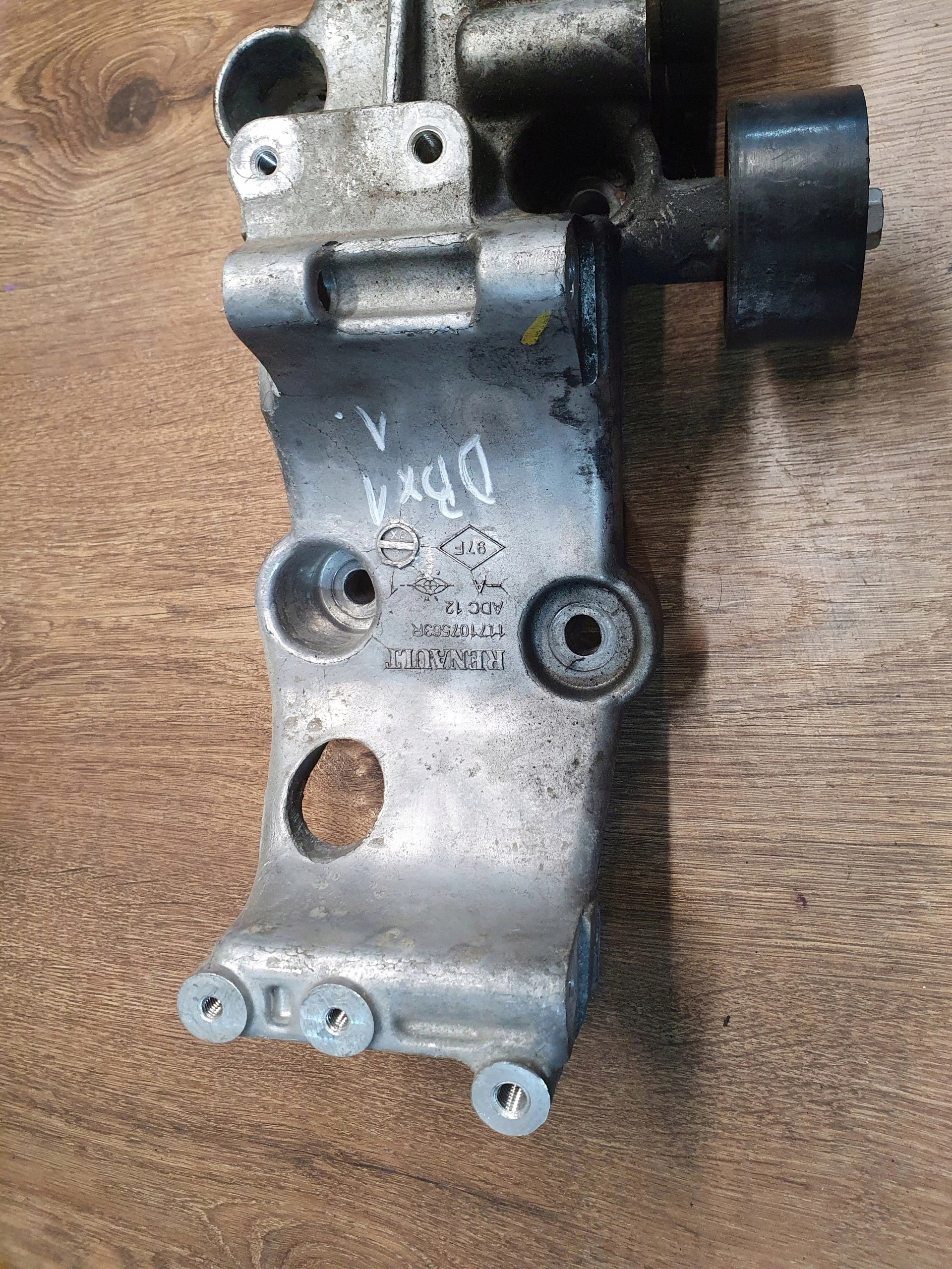 NAVARA D23 2.3 DCI DRŽIAK ALTERNÁTORA  117107563R