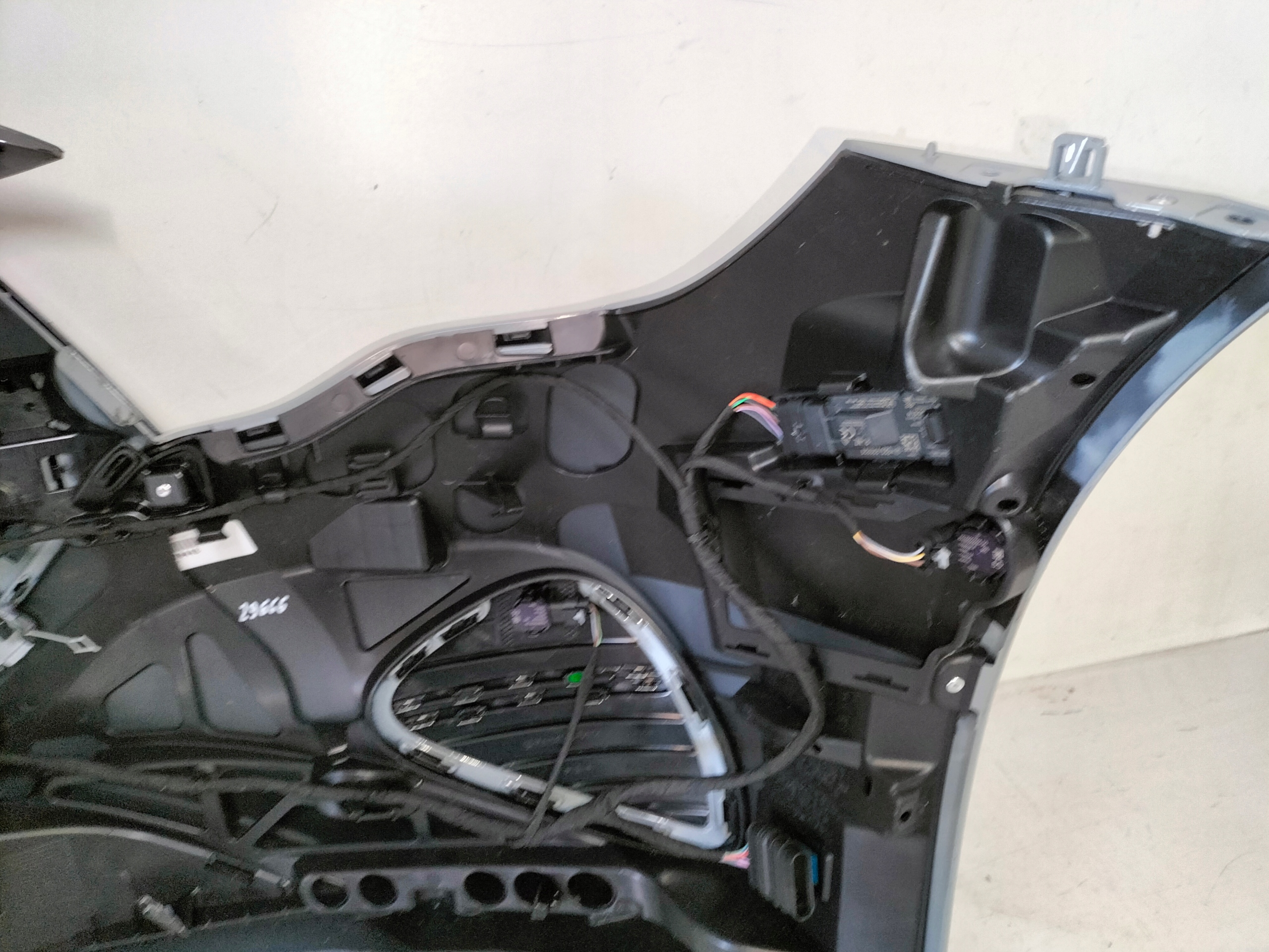 PREDNÝ NÁRAZNÍK MERCEDES E KLASA W214 22-