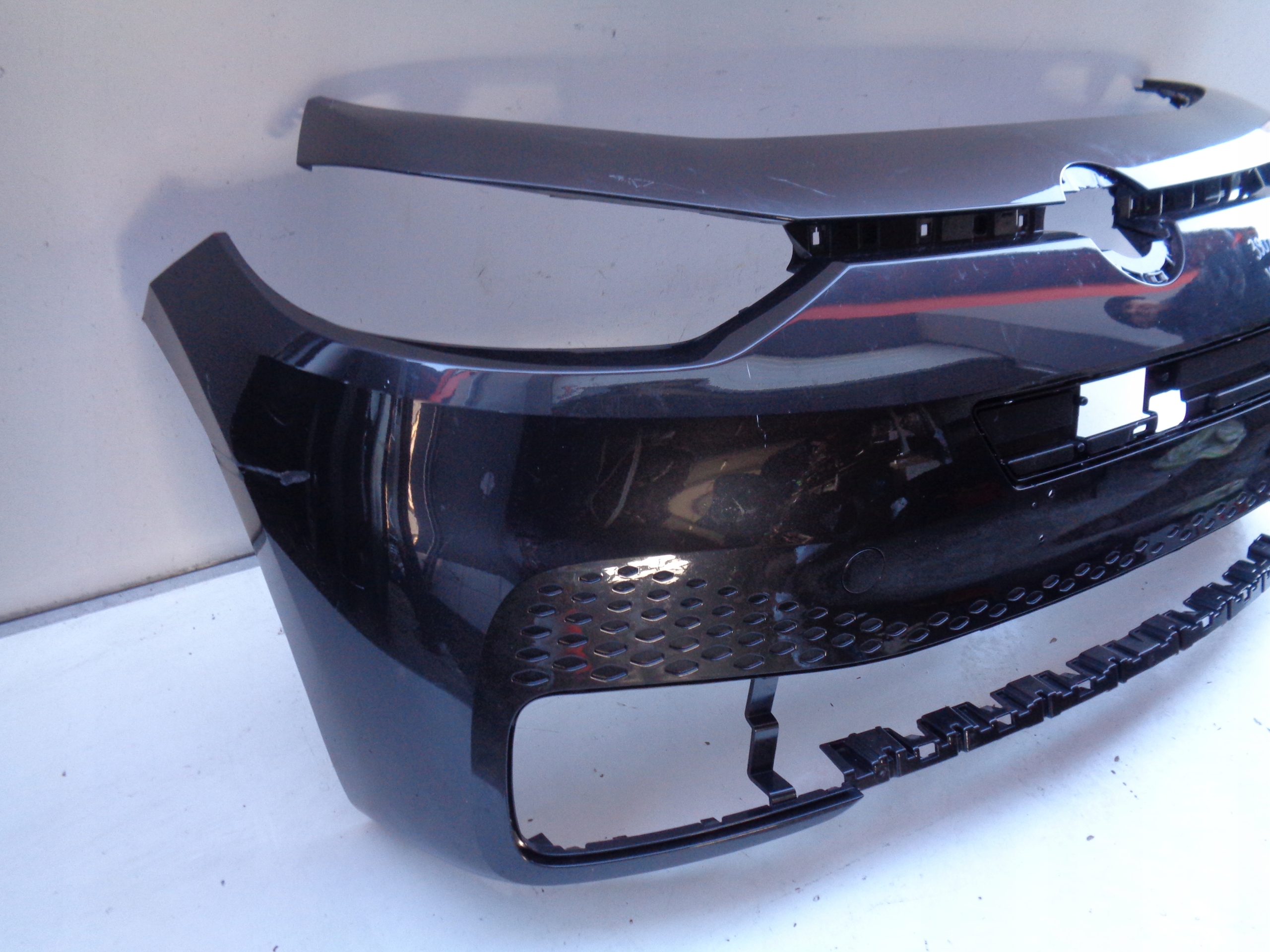 PREDNÝ NÁRAZNÍK VW ID3 10A 20- NR 39026