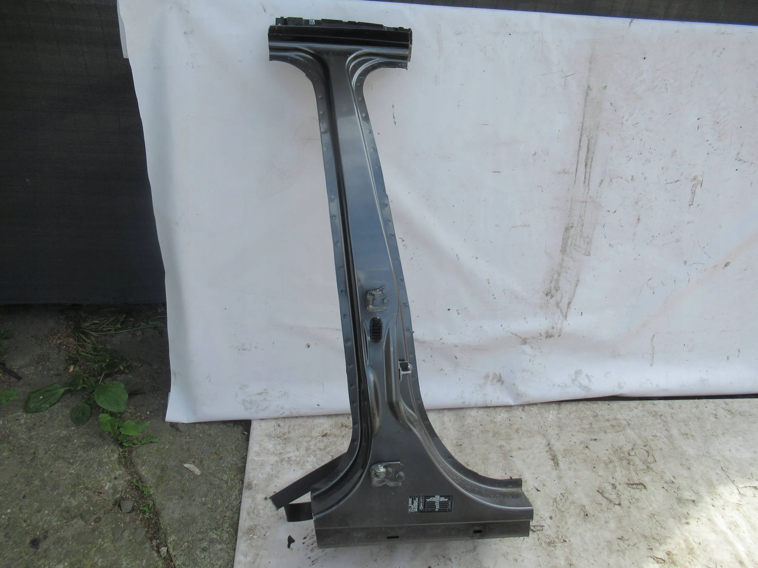 SŁUPEK STREDOVÝ PRAVY FORD ECOSPORT