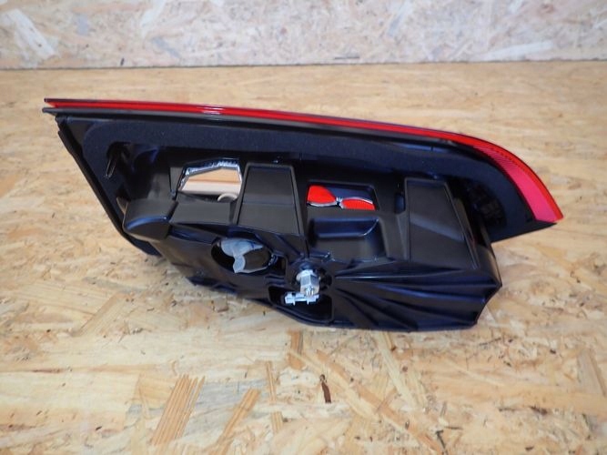 MERCEDES W247 247 B-KLASA LED PRAVE ZADNE SVETLO V KAPOTE A2479066400