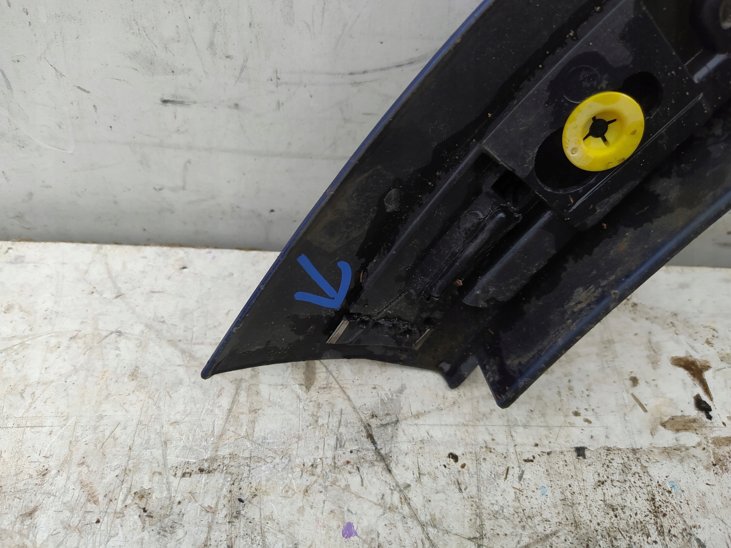 VOLVO C30 LISTA PRAVEHO ZADNEHO BLATNIKA 30779141
