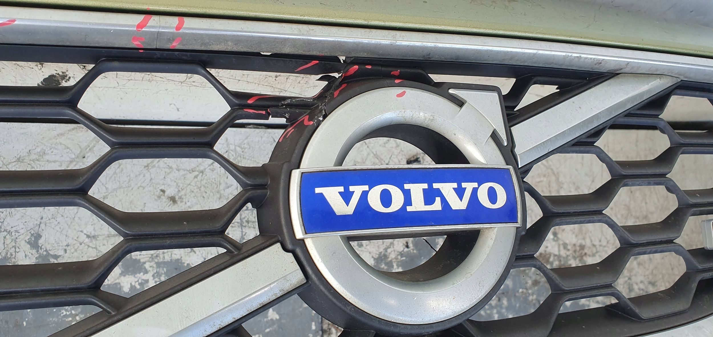 VOLVO C30 R DESIGN LIFT XENON PREDNÝ NÁRAZNÍK 31214635