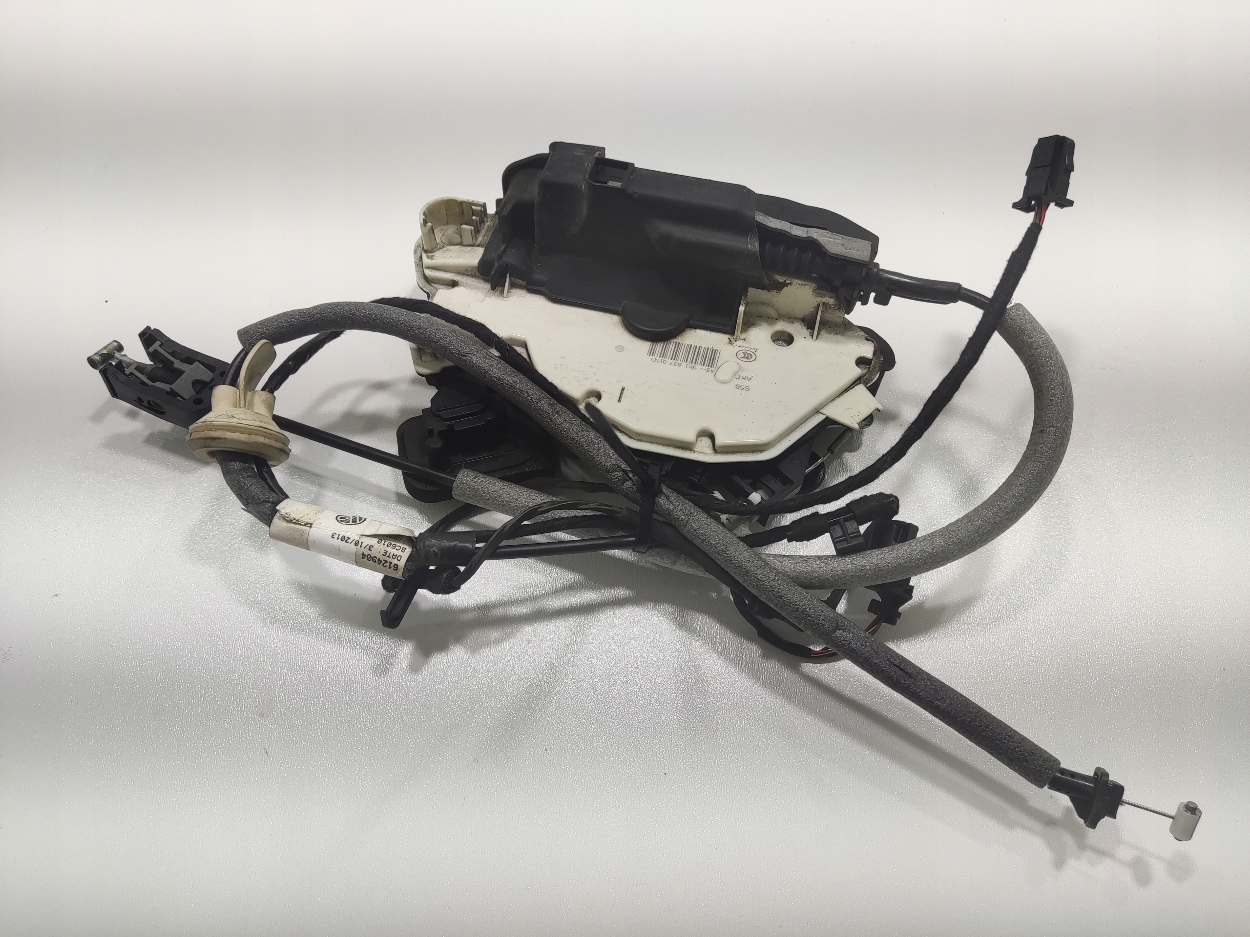 ZAMOK LAVYCH PREDNYCH DVERI VOLKSWAGEN GOLF VII 5K1837015D 2012-2016