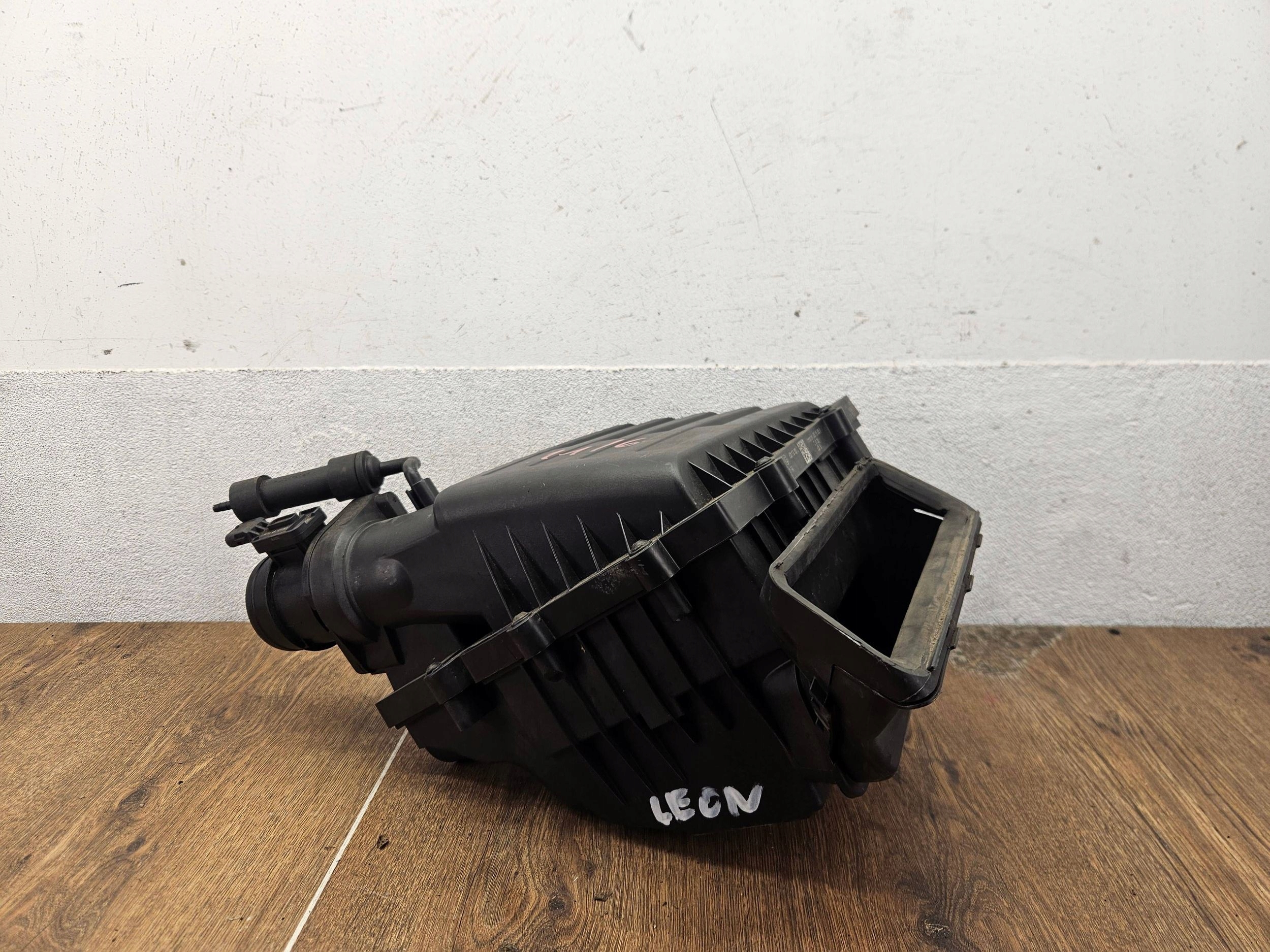 Seat Leon (5F) III 3 5Q0129607S OBAL VZDUCHOVÉHO FILTERA