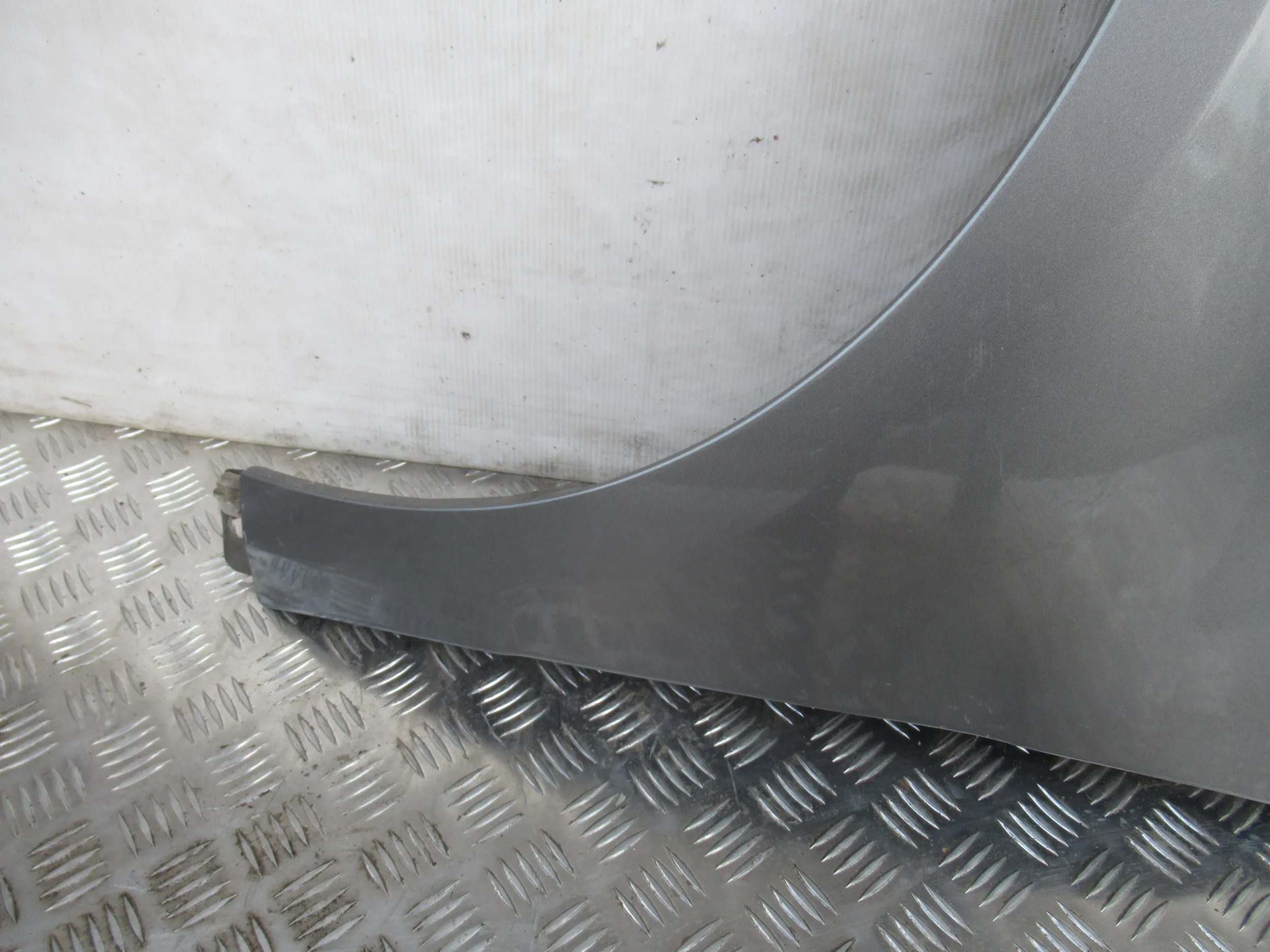 BLATNIK PREDNÝ LAVY MERCEDES A KLASA W169