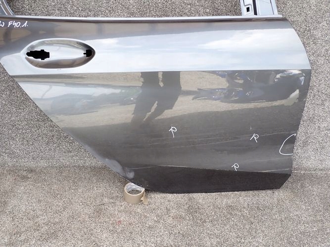 BMW F40 1 PRAVE ZADNE DVERE